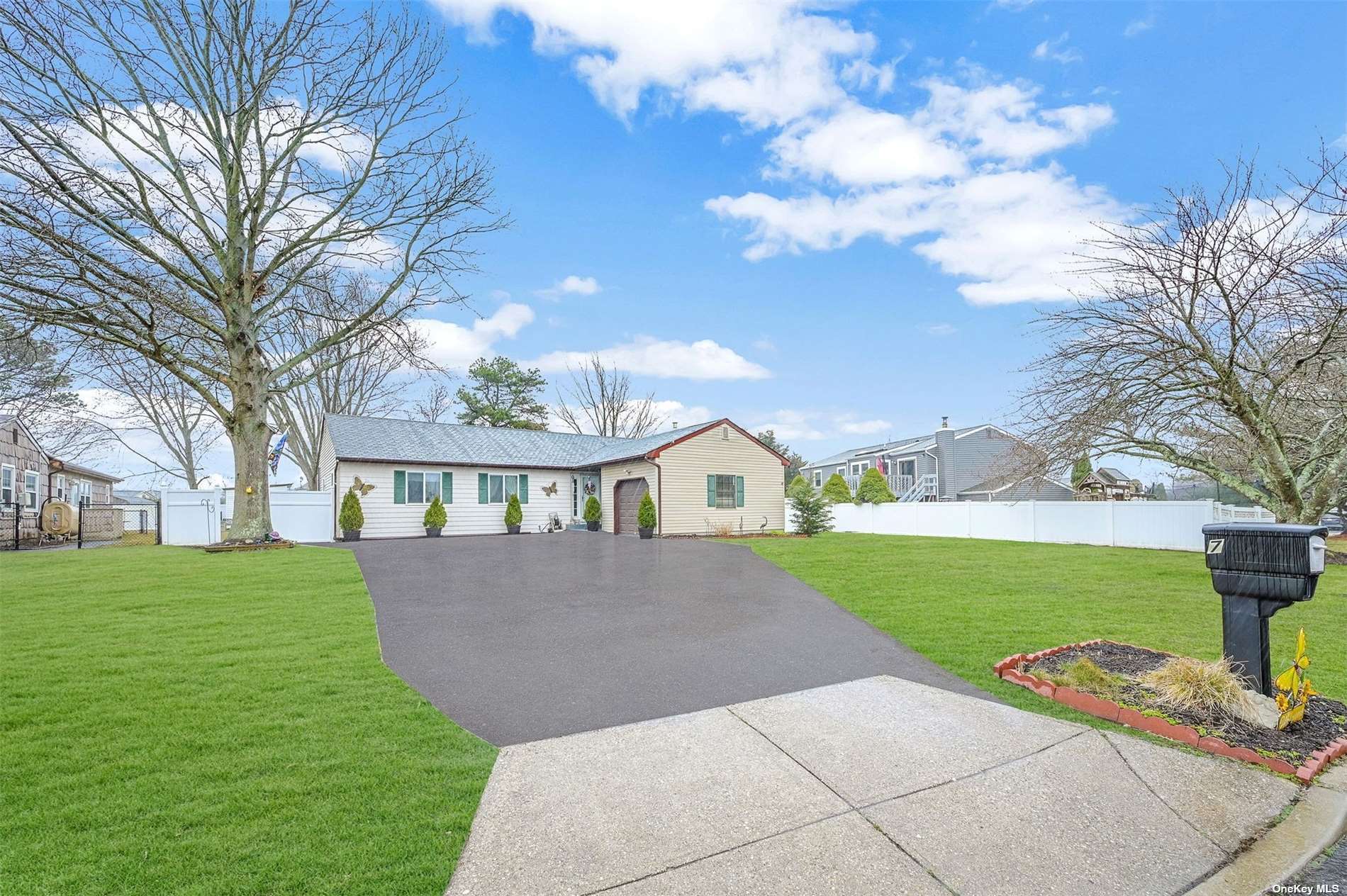 #1 photo, 7 Osprey Drive, 东长岛 East Patchogue , NY 11772