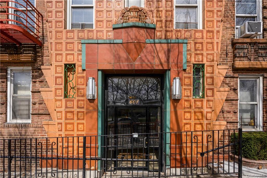 #1 photo, 601 Pelham Parkway, Bronx , NY 10467