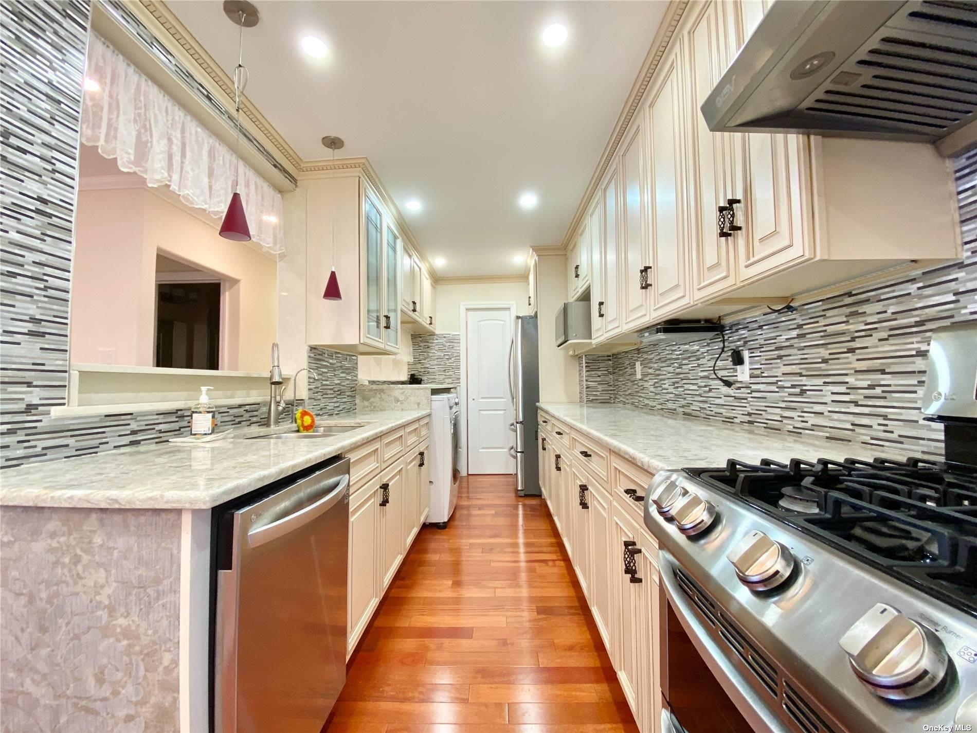 #1 photo, 211-35 23 Avenue, 皇后區 貝塞 Bayside , NY 11360