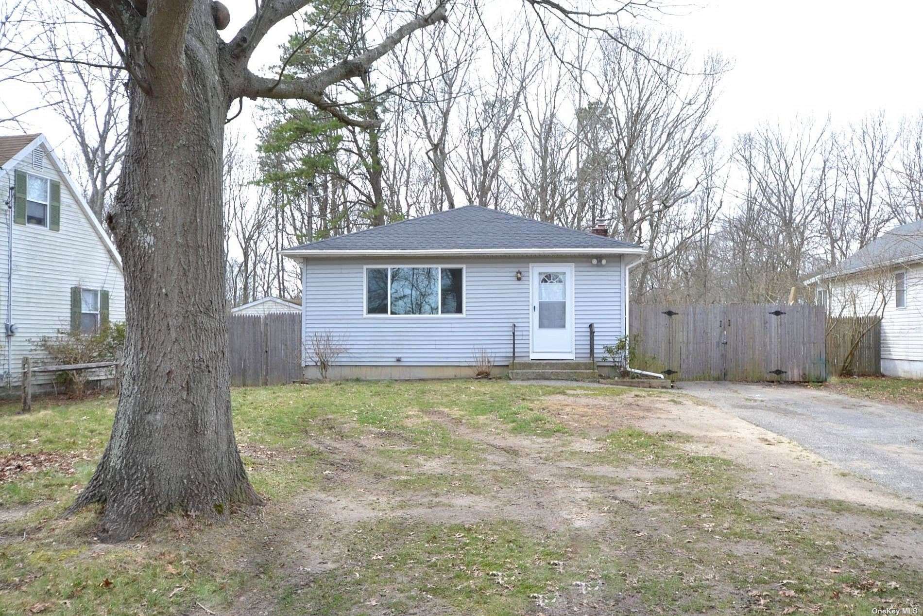 #1 photo, 221 Grand Avenue, 东长岛 Shirley , NY 11967