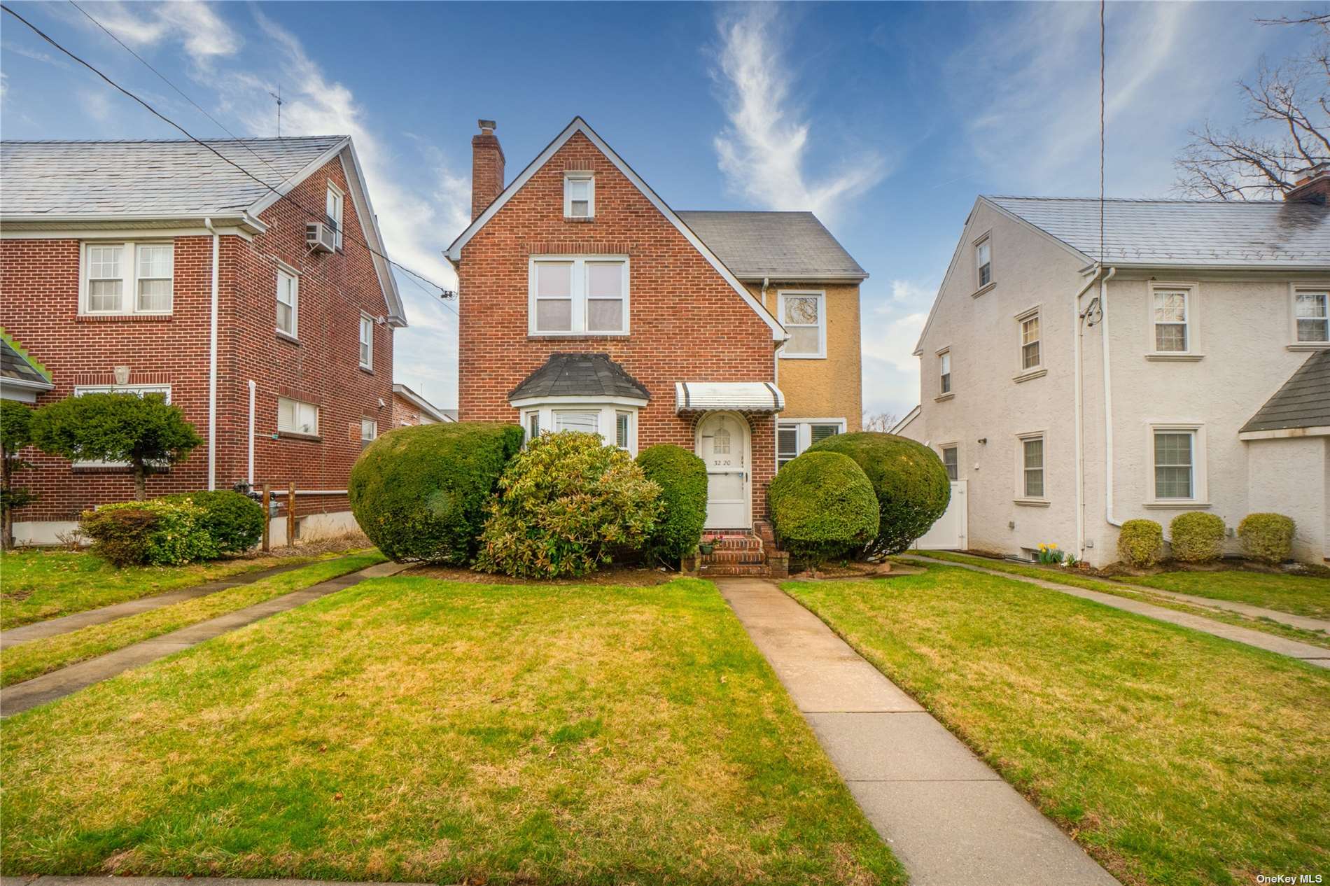 #1 photo, 32-20 169th Street, 法拉盛 Flushing , NY 11358