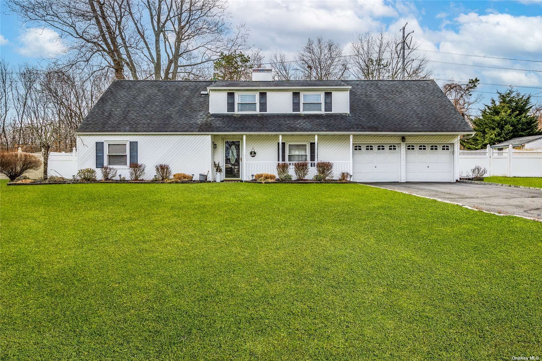 #1 photo, 29 Honeysuckle Lane, 东长岛 Holtsville , NY 11742