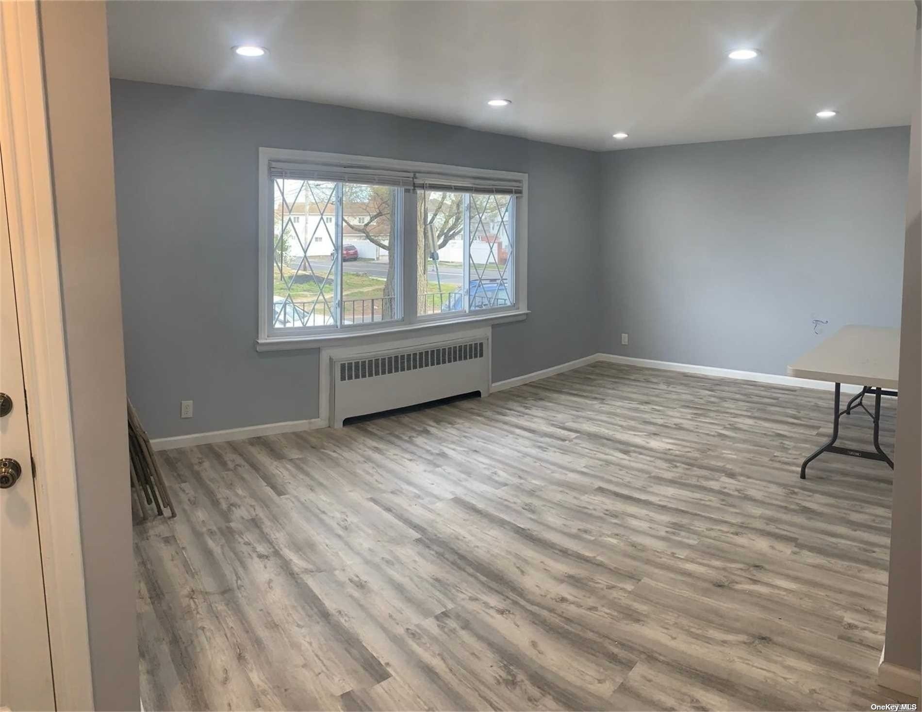 #1 photo, 257-15 Francis Lewis Boulevard, 皇后区 Rosedale , NY 11422