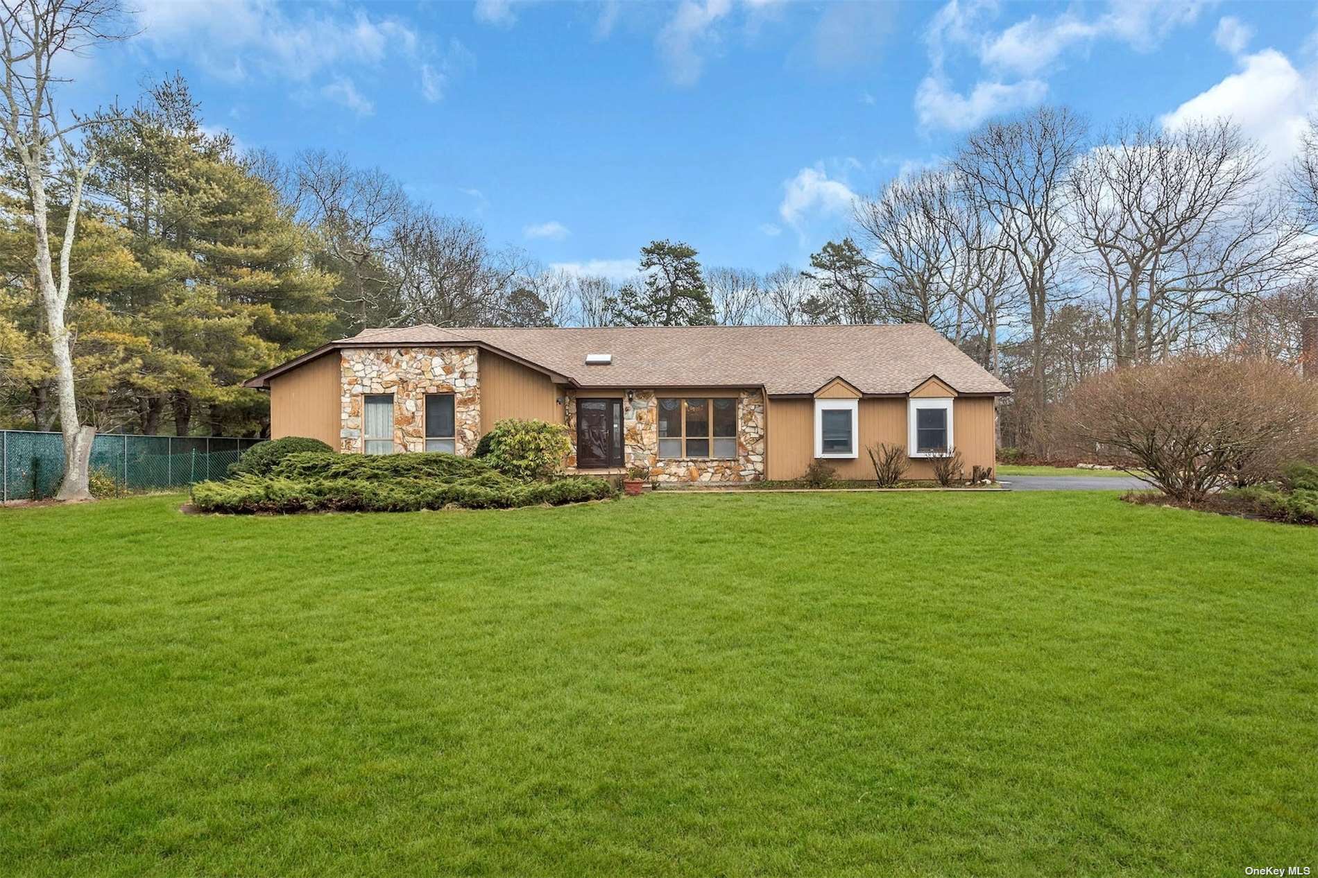 #1 photo, 43 Margin Drive, 东长岛 Shirley , NY 11967