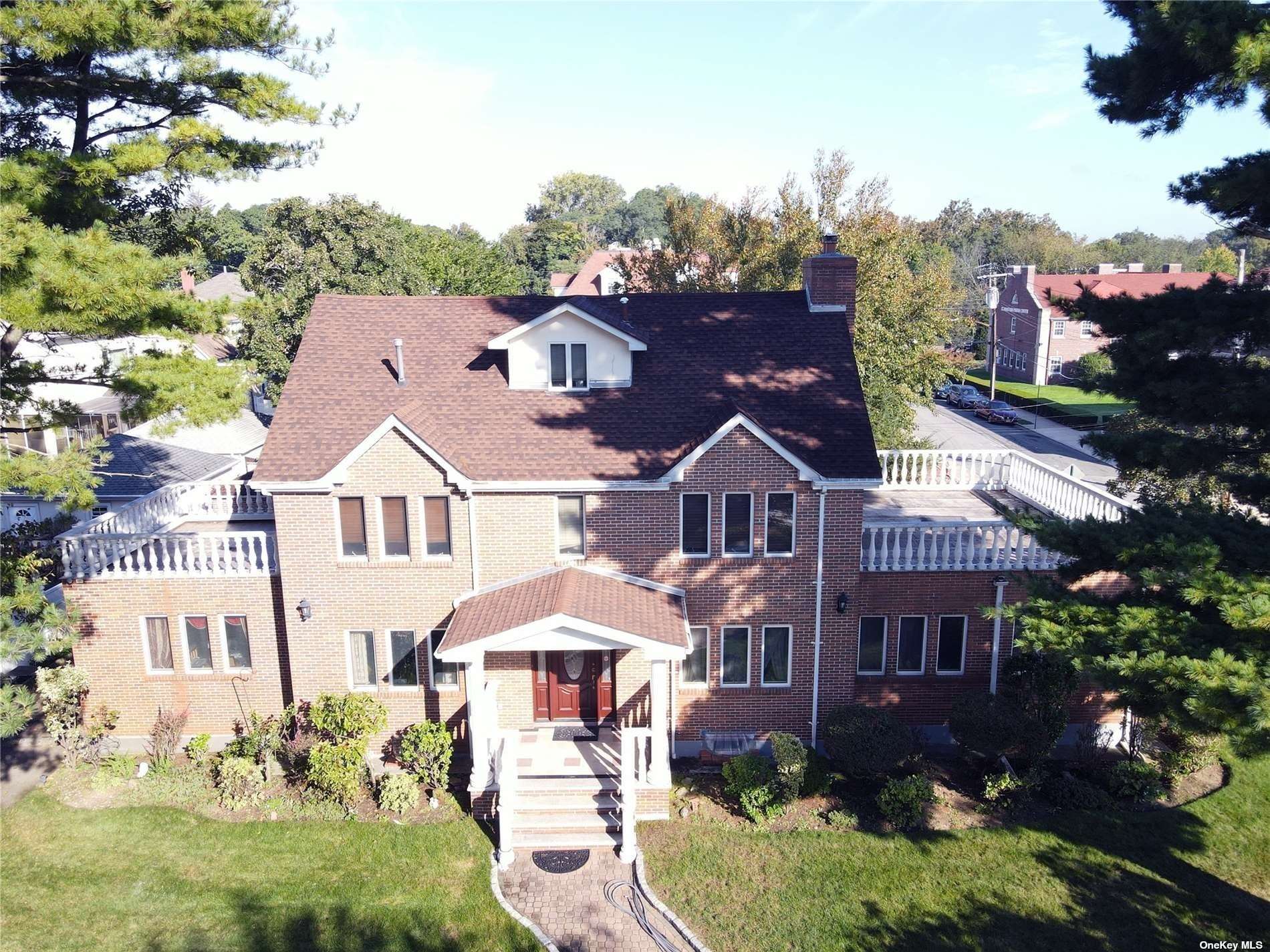 #1 photo, 244-15 Alameda Avenue, 皇后区 道格拉斯顿 Douglaston , NY 11362