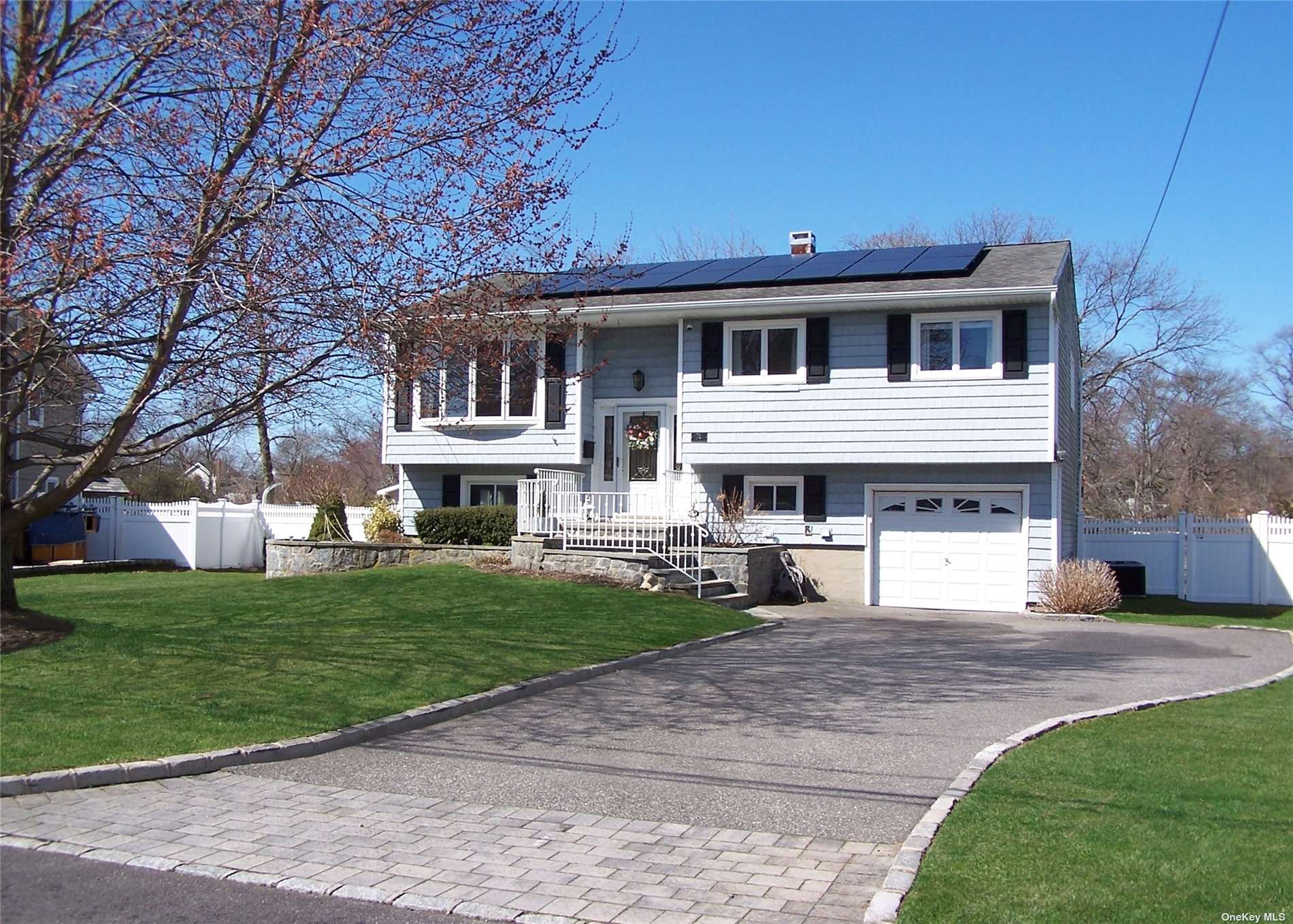 #1 photo, 74 Babylon Avenue, サフォーク郡 West Islip , NY 11795