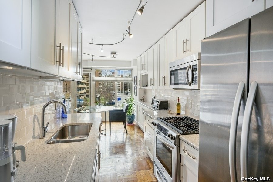 #1 photo, 166-25 Powells Cove Boulevard, קווינס Beechhurst , NY 11357