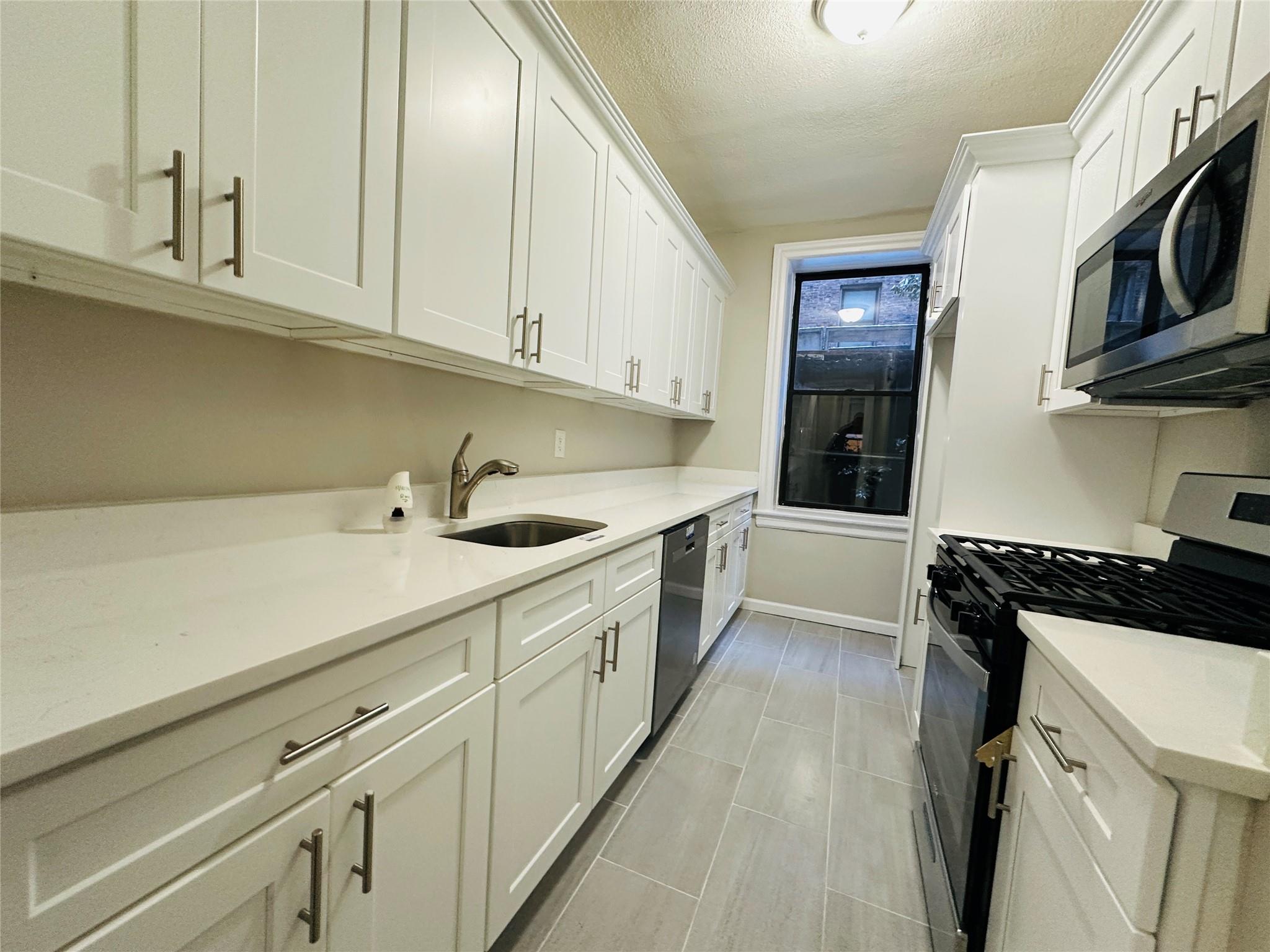 #4 photo, 83-15 116th Street, クイーンズ区 Richmond Hill , NY 11418