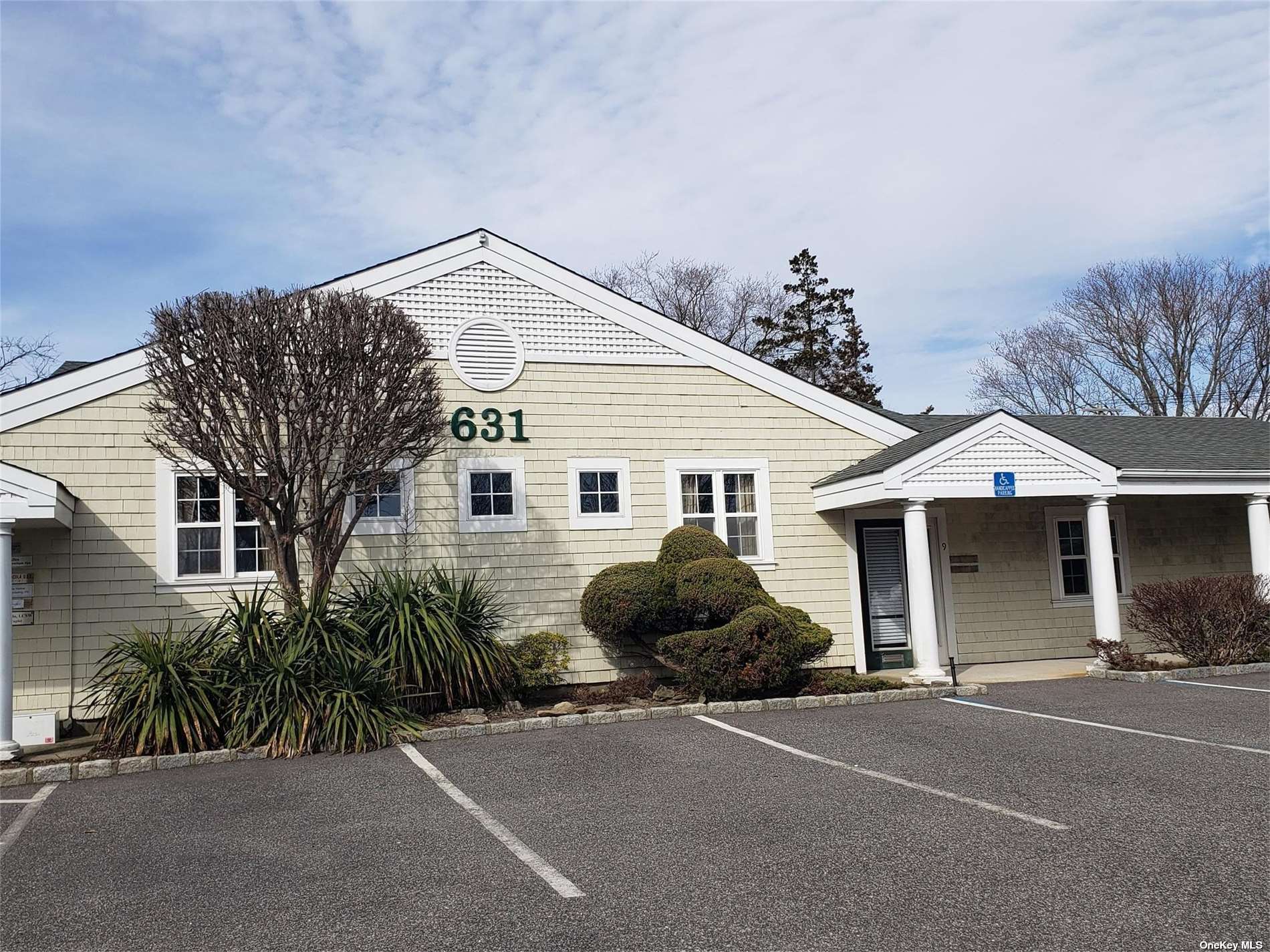 #1 photo, 631 Montauk Highway, 东长岛 西艾斯利普 West Islip , NY 11795