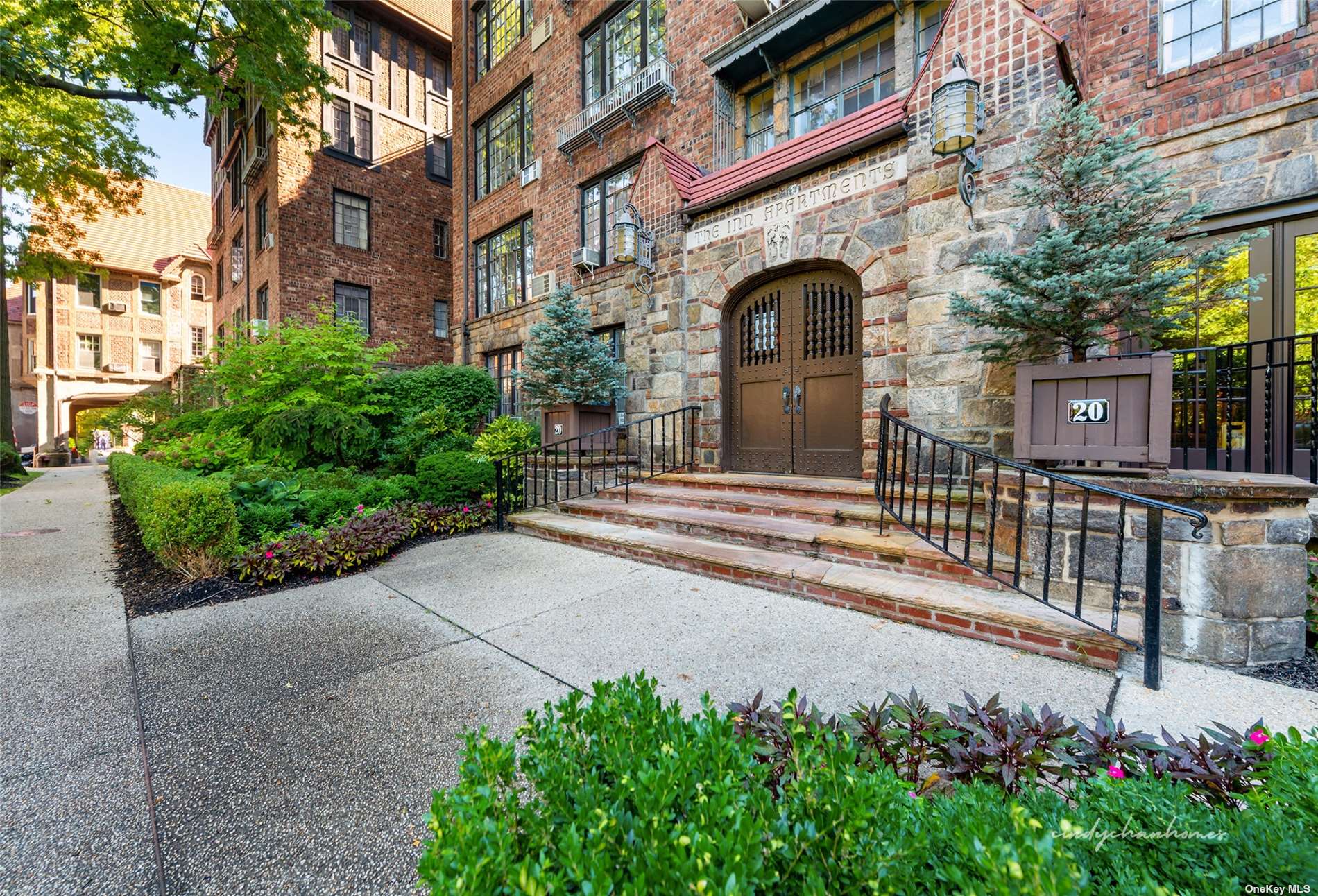 #1 photo, 20 Continental Avenue, קווינס Forest Hills , NY 11375
