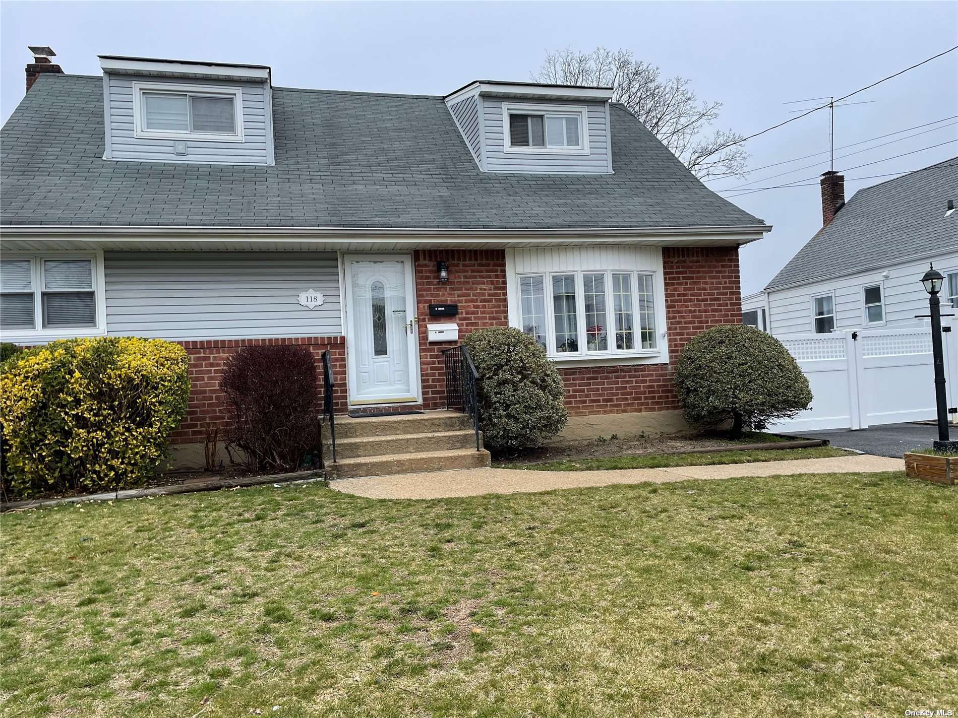 #1 photo, 118 Lincoln Street, 长岛 Elmont , NY 11003