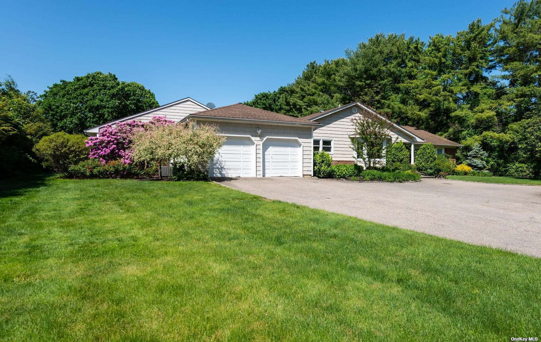 #1 photo, 106 Sterling Court, Muttontown , NY 11791