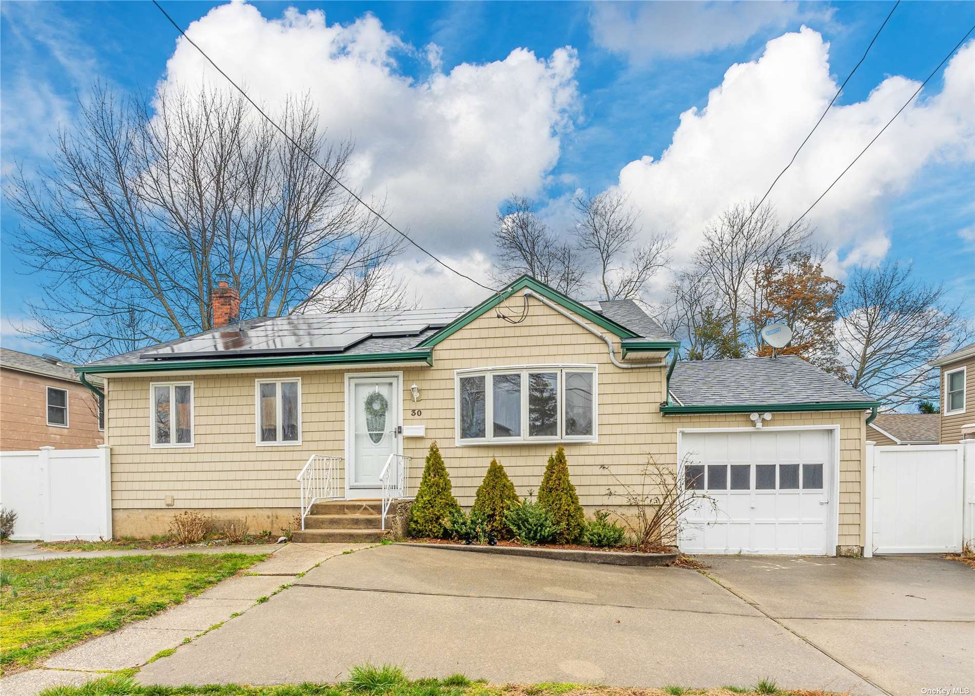 #1 photo, 30 Washington Drive, Lindenhurst , NY 11757