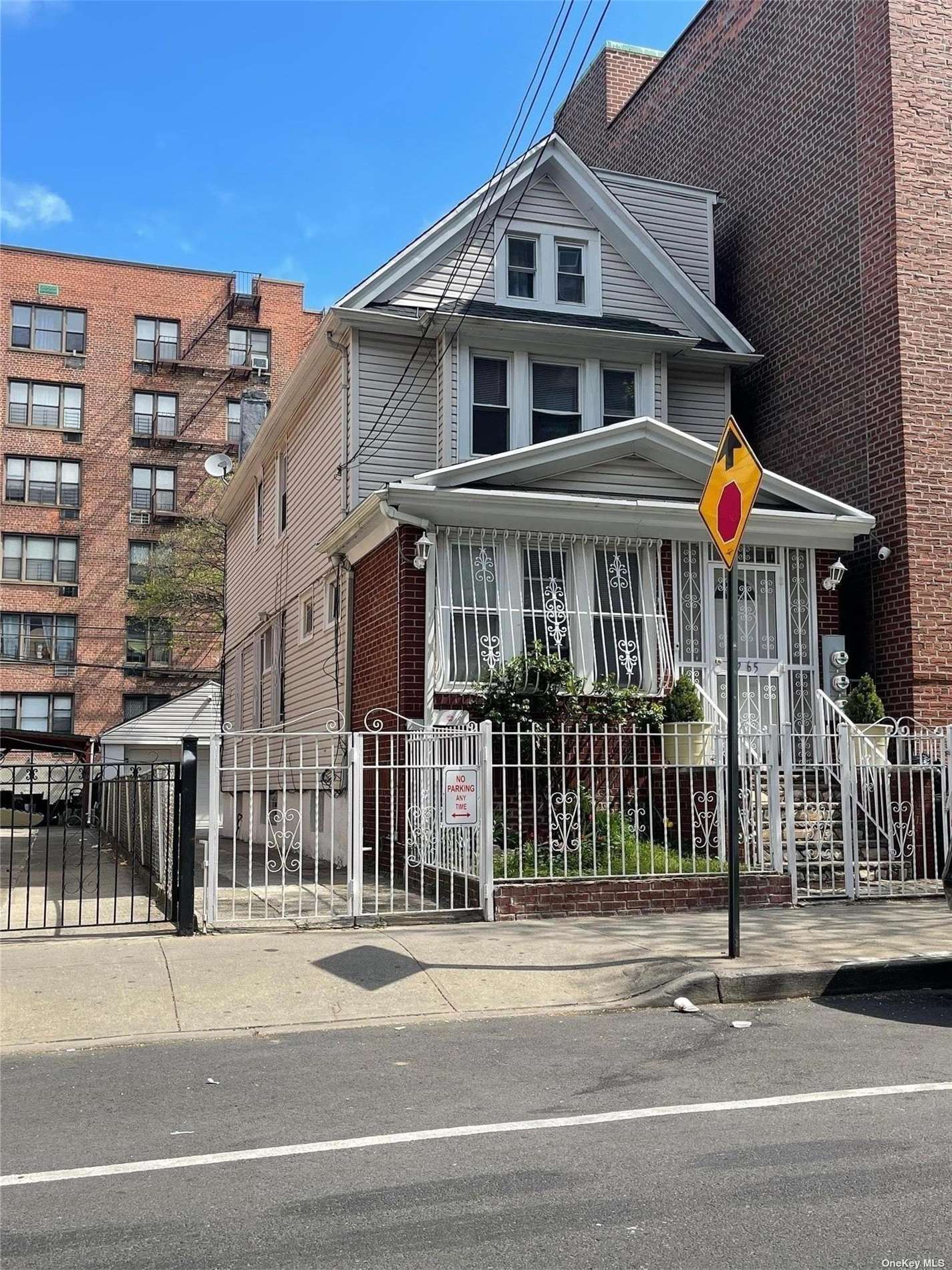 #1 photo, 40-65A Ithaca Street, 法拉盛 Flushing , NY 11373