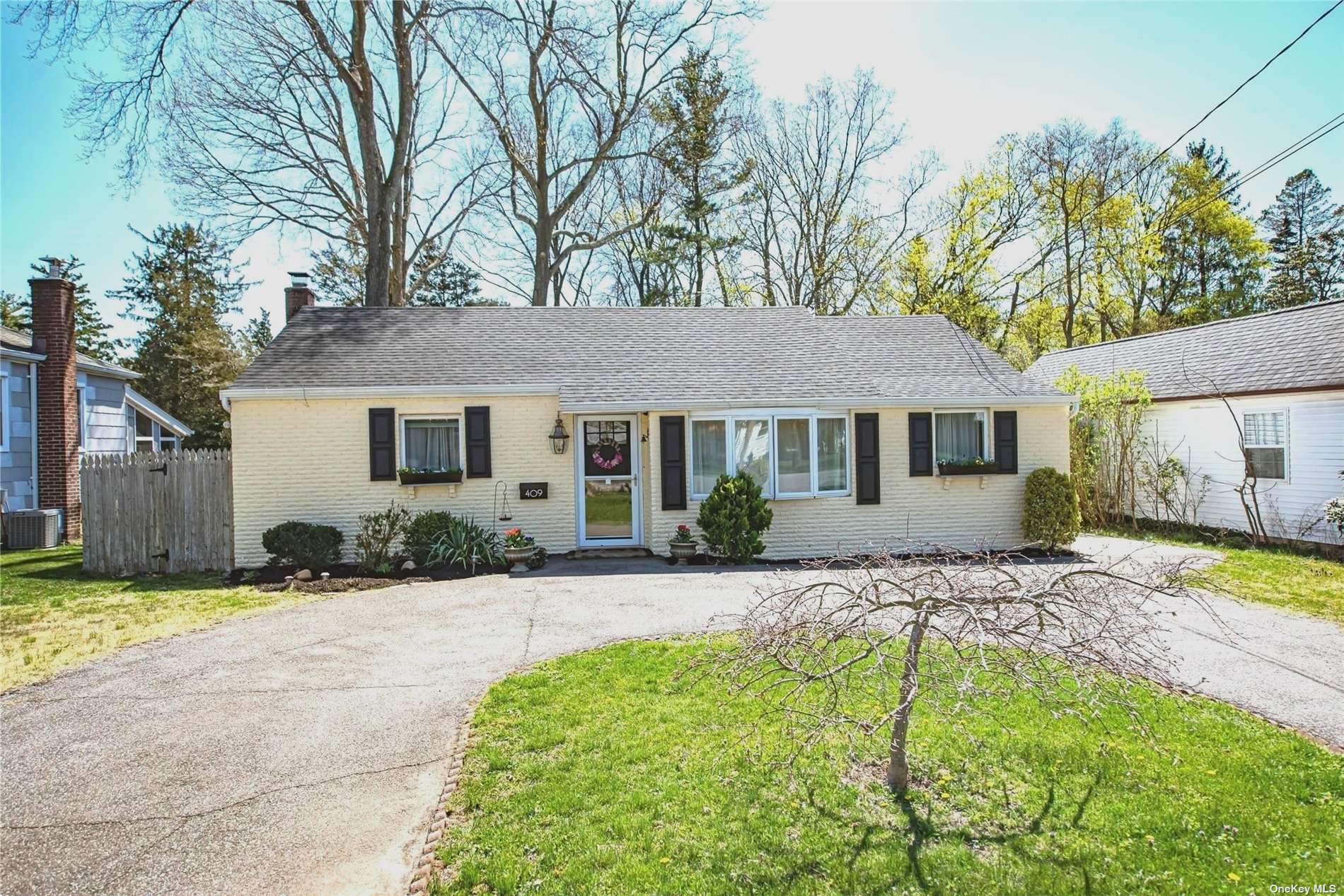 #1 photo, 409 10th Avenue, East Northport , NY 11731