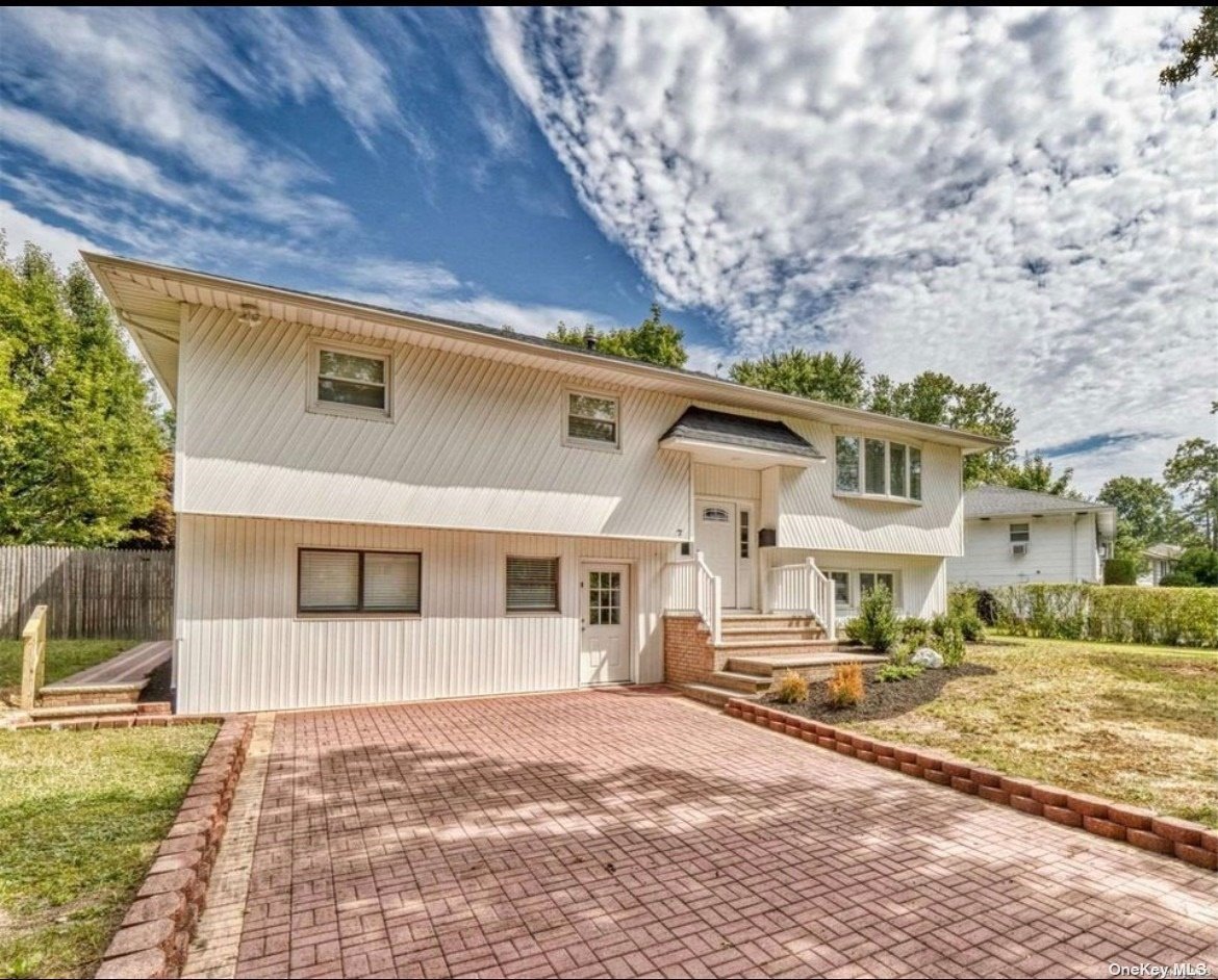 #1 photo, 7 Pierre Dr, 东长岛 康马克 Commack , NY 11725