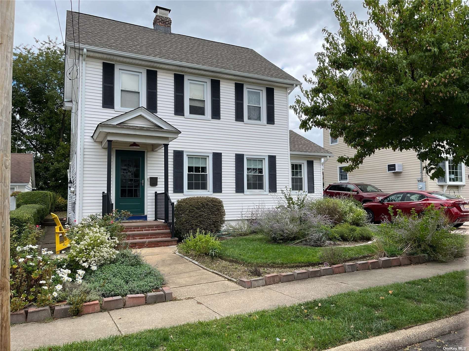 #1 photo, 390 Burkhard Avenue, ナッソー郡 Mineola , NY 11501