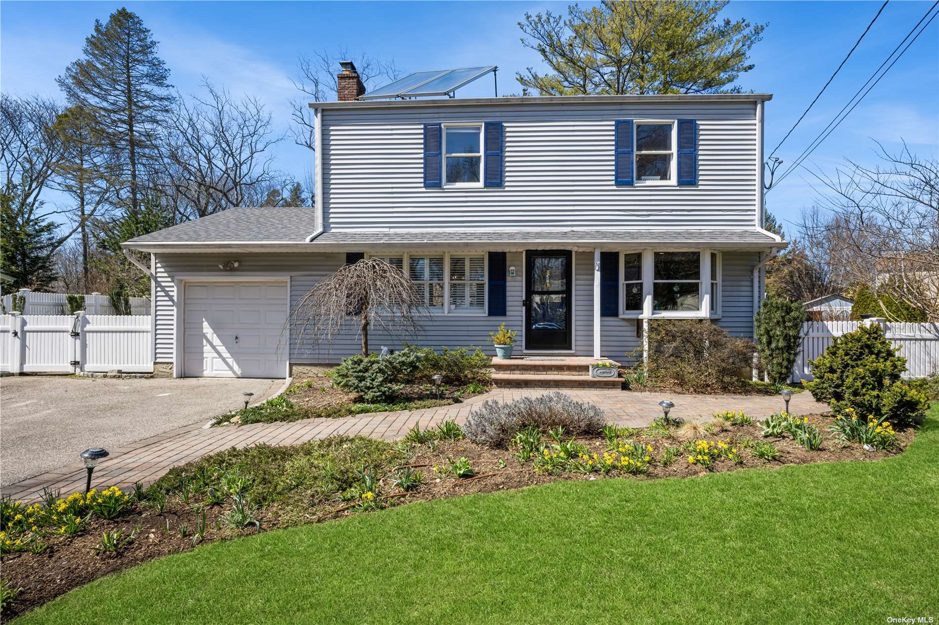 #1 photo, 35 Surrey Lane, سوفولك East Northport , NY 11731