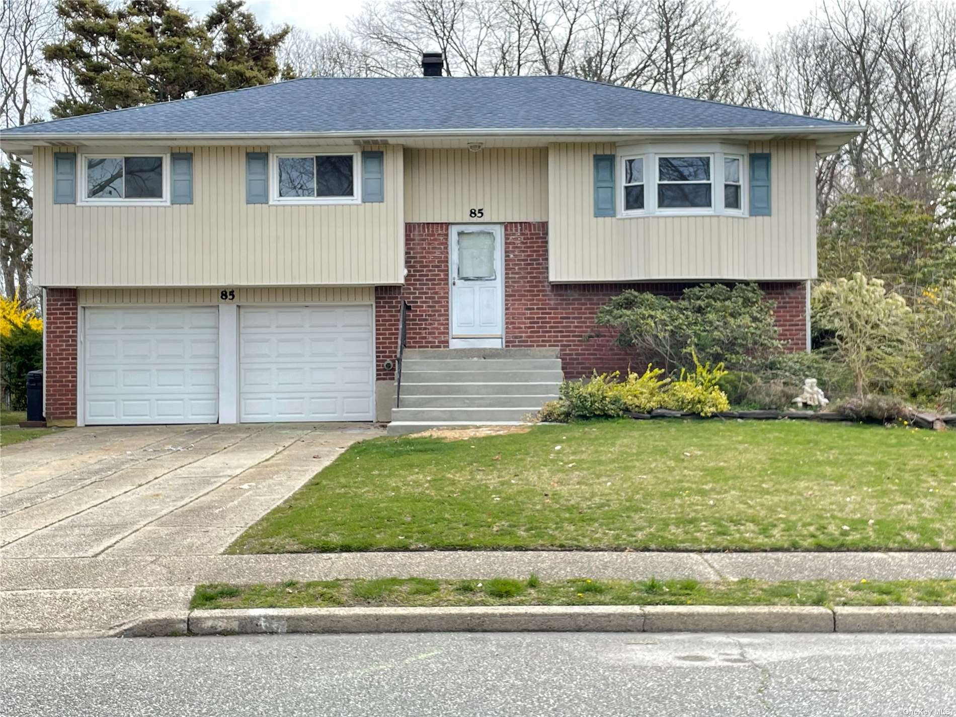 #1 photo, 85 Yale Avenue, מחוז סאפוק Oakdale , NY 11769