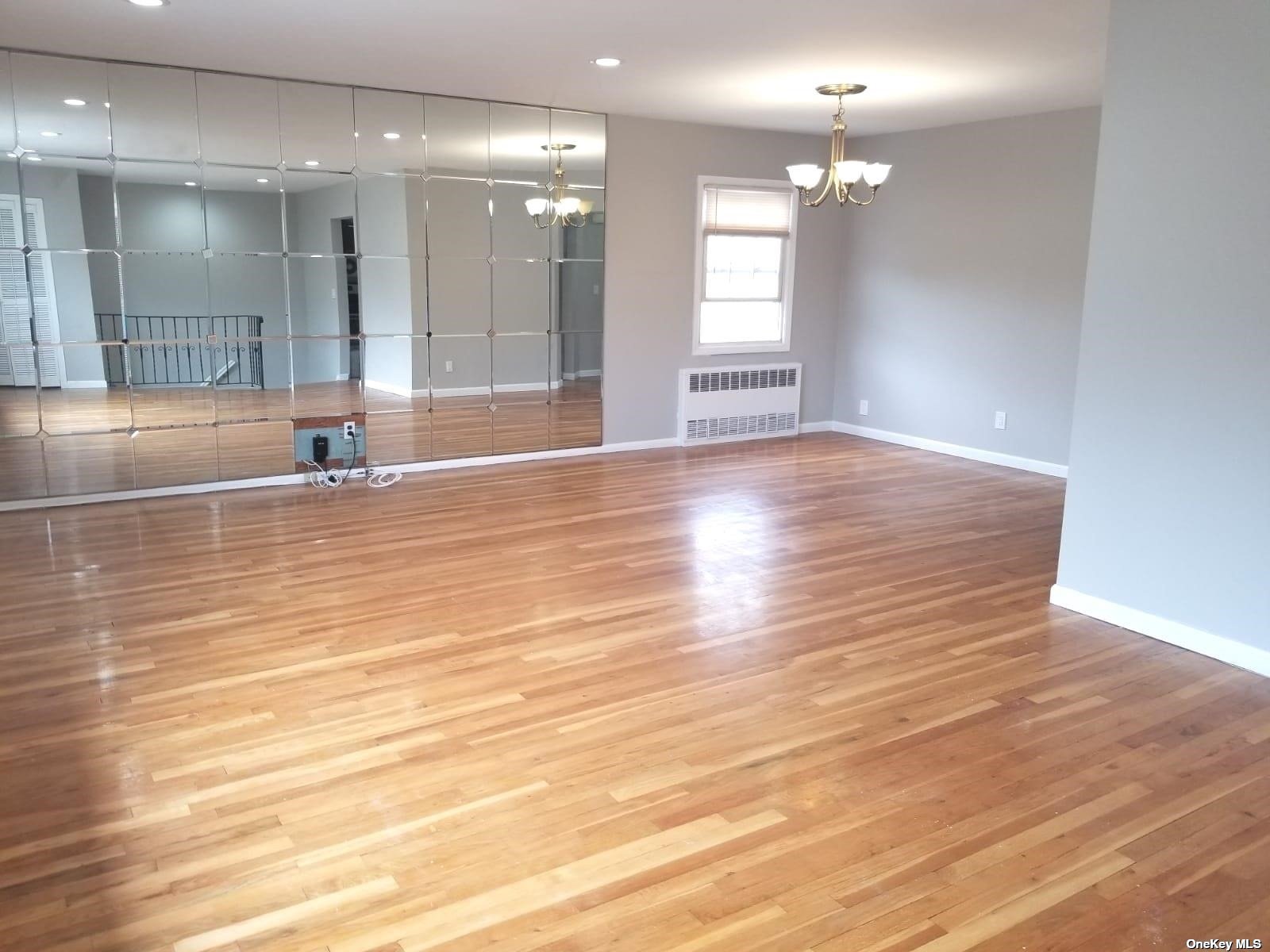 #1 photo, 42 Gibson Boulevard, 长岛 Valley Stream , NY 11581