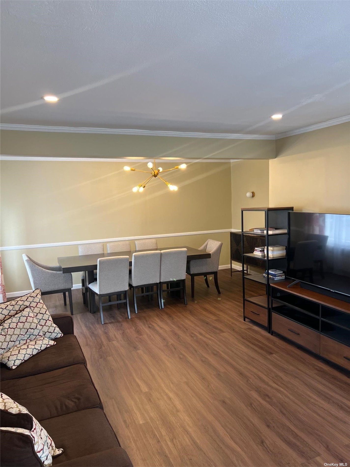 #1 photo, 20 Acorn Pl, 长岛 Lynbrook , NY 11563