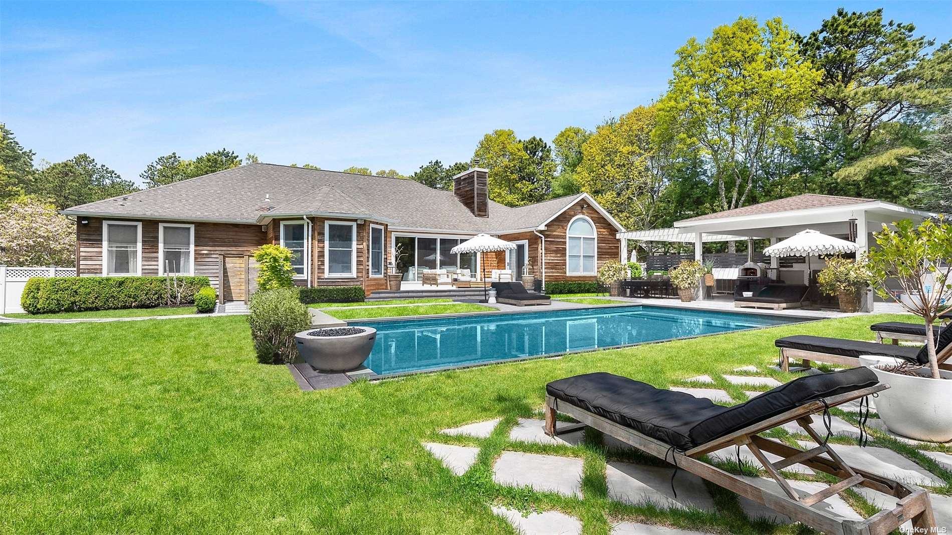 #1 photo, 135 Malloy Drive, 东长岛 汉普顿 East Quogue , NY 11942