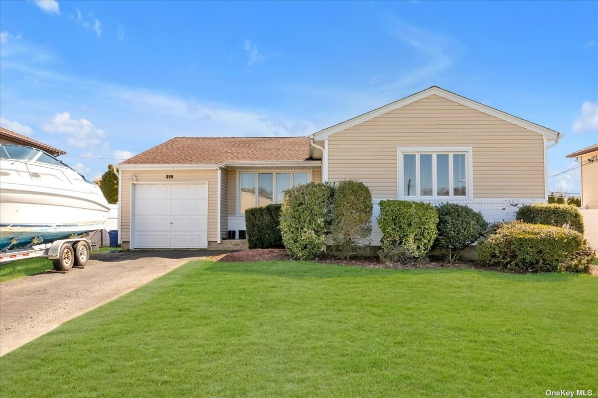 #1 photo, 110 Dartmouth Drive, ナッソー郡 Hicksville , NY 11801