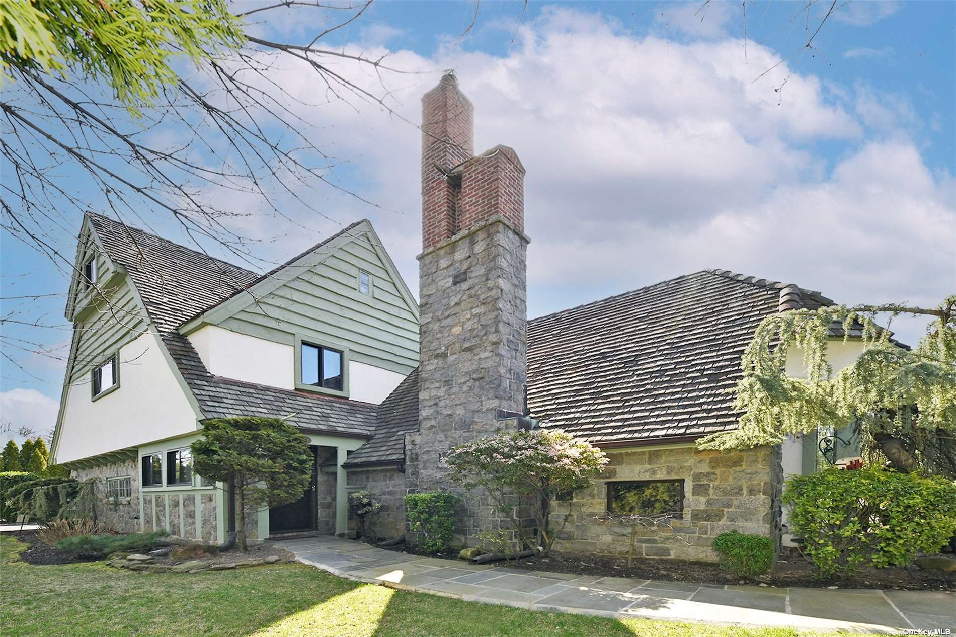 #1 photo, 2 Merillon Avenue, 长岛 花园城 Garden City , NY 11530