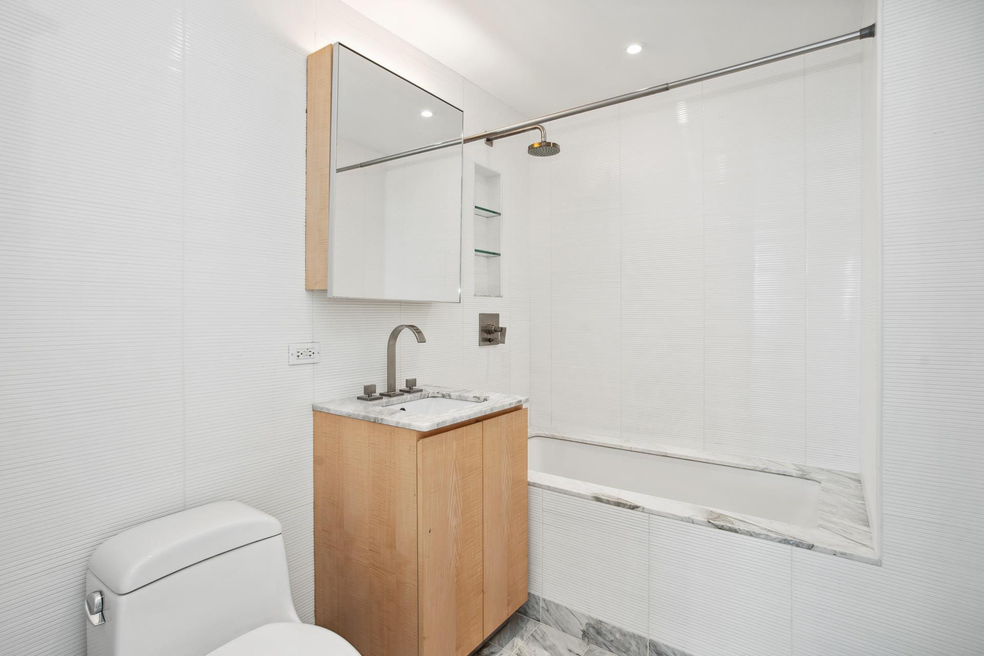 #18 photo, 322 W 57TH Street, マンハッタン Hells Kitchen , NY 10019