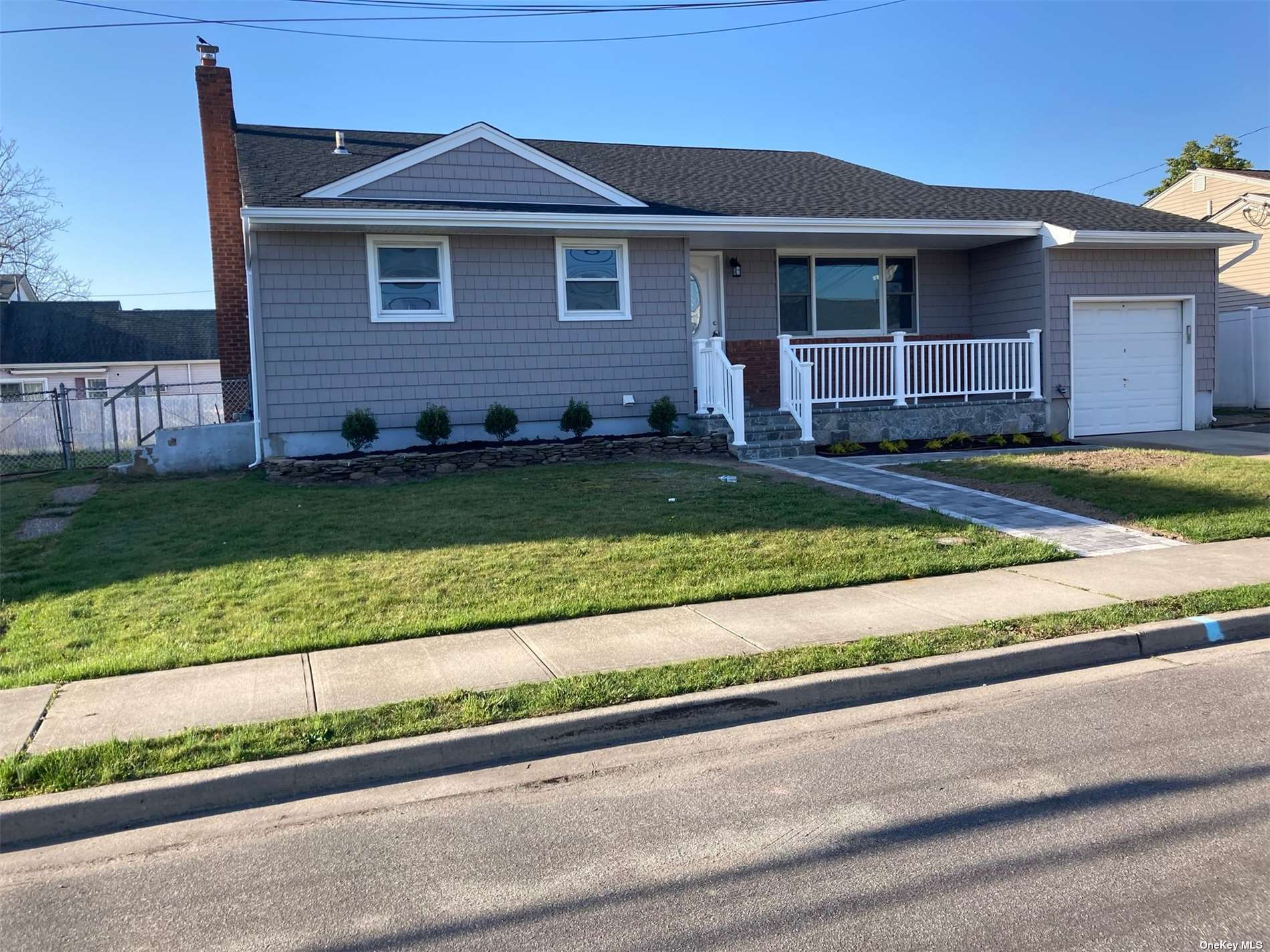 #1 photo, 9 Prairie Lane, 东长岛 Lindenhurst , NY 11757