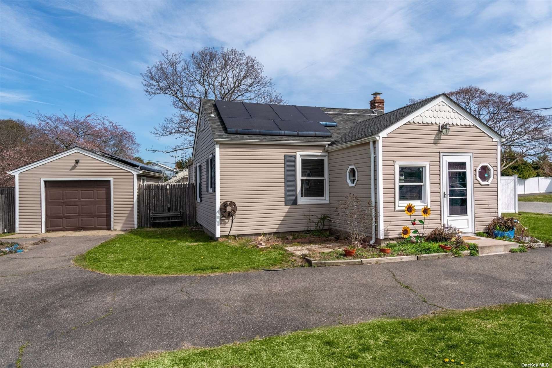 #1 photo, 132 Chapel Avenue, سوفولك East Patchogue , NY 11772