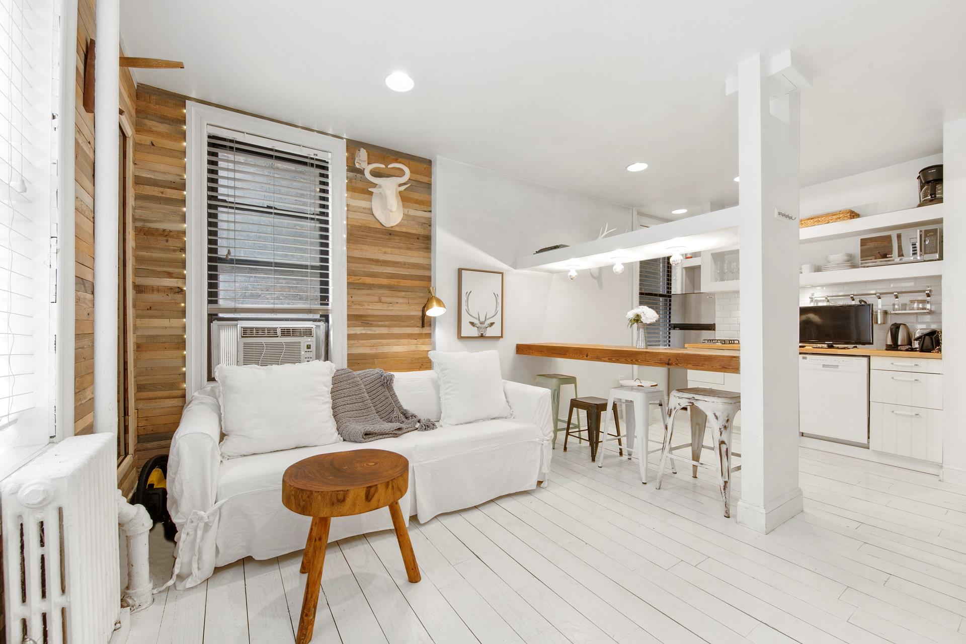 #1 photo, 210 Thompson Street, Greenwich Village , NY 10012