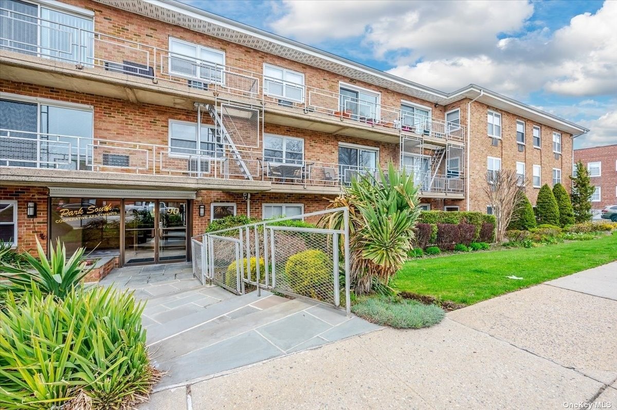 #1 photo, 90 S Park Avenue, 长岛 Rockville Centre , NY 11570