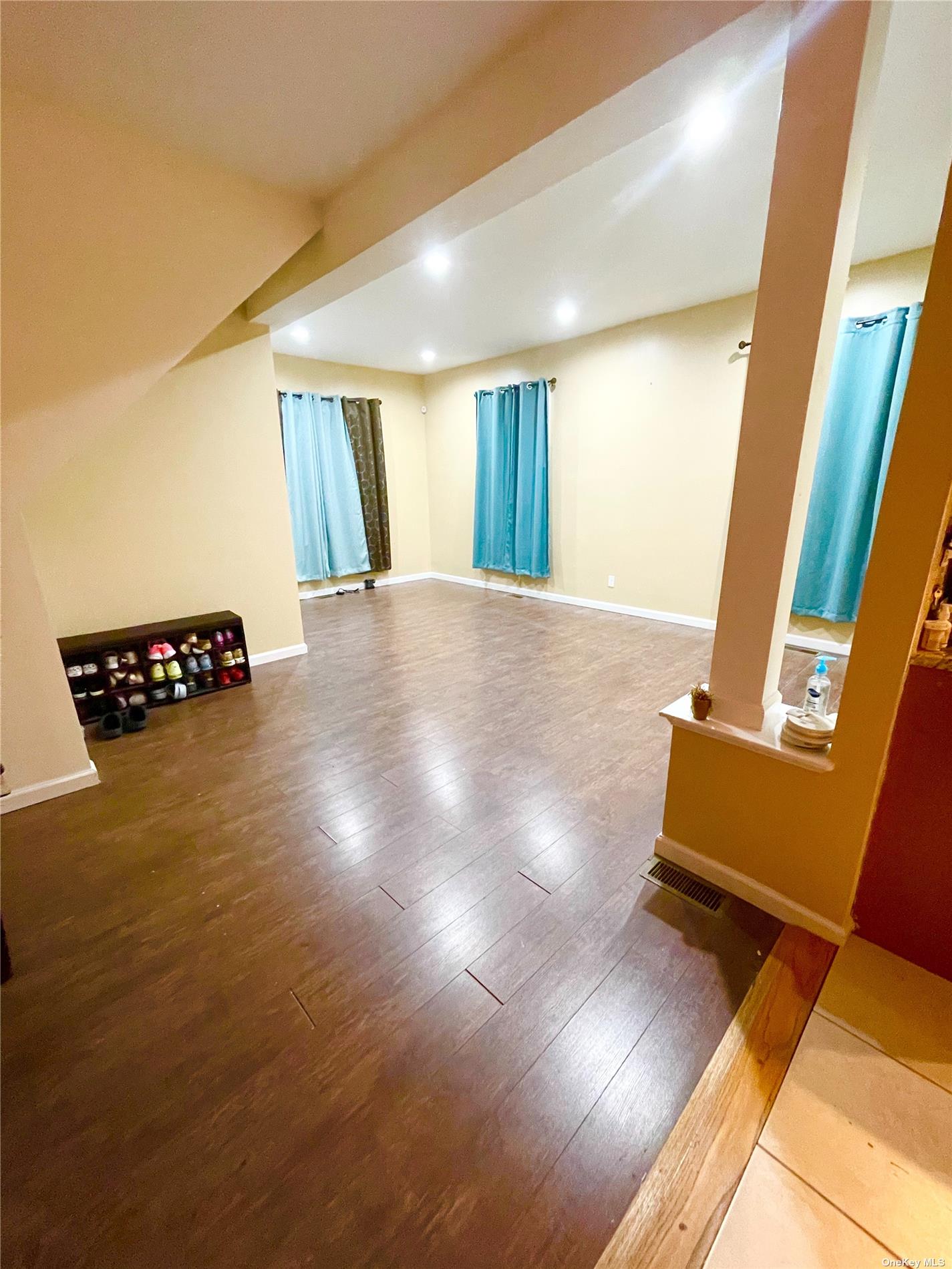 #1 photo, 127 E 3rd Street, 东长岛 亨廷顿站 Huntington Station , NY 11746