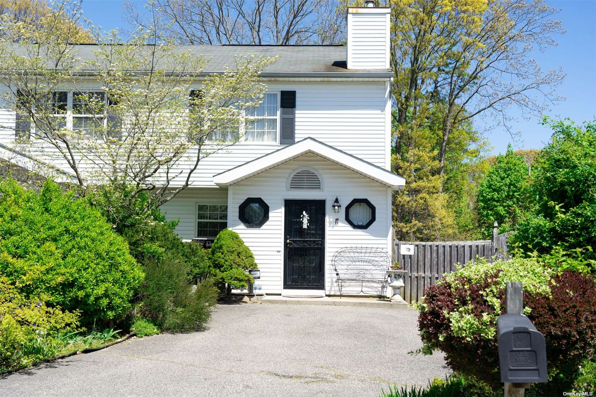 #1 photo, 11 Trim Street, 东长岛 海湾 Bay Shore , NY 11706