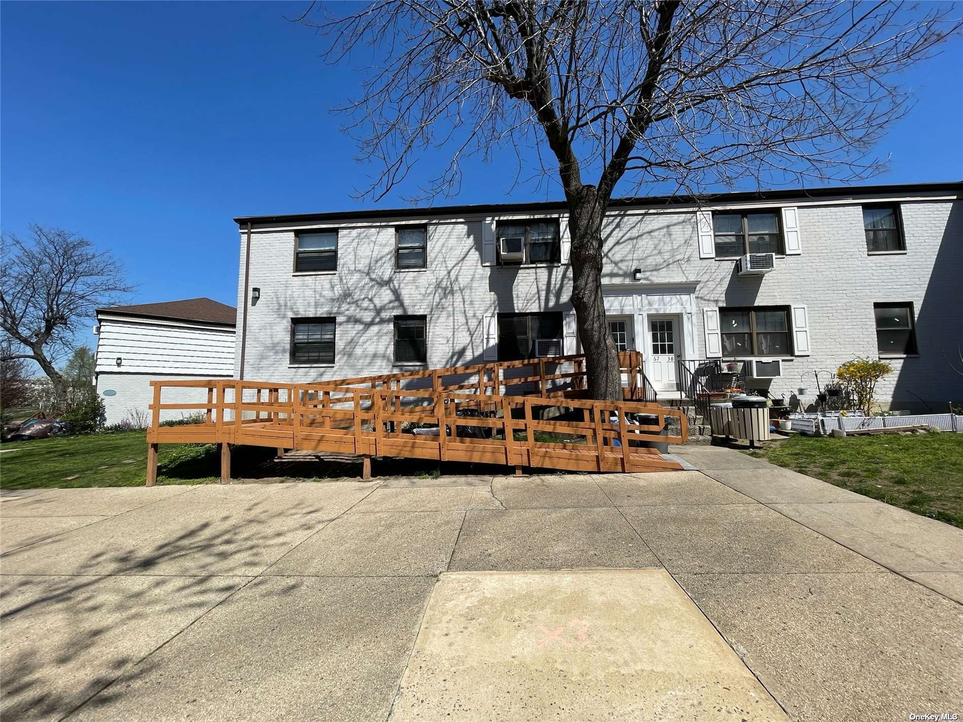 #1 photo, 67-40 136th Street, 皇后区 秋园 Kew Garden Hills , NY 11367