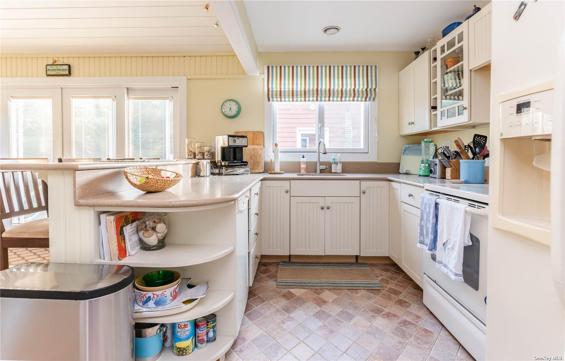 #7 photo, 31 Homesite, Seaview , NY 11770