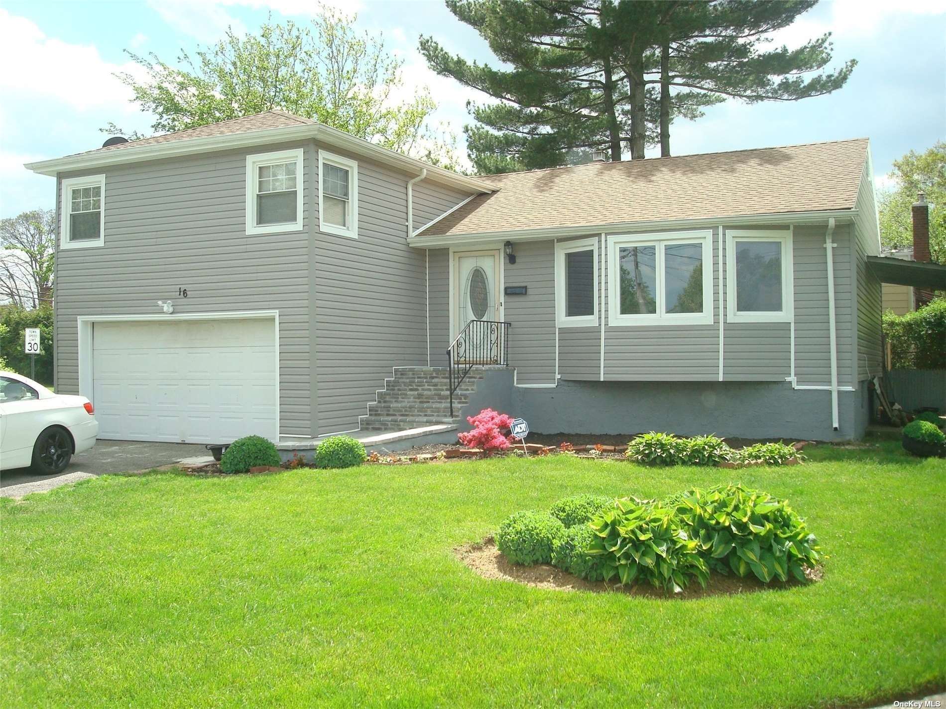 #1 photo, 16 Meyer Street, 长岛 Roosevelt , NY 11575