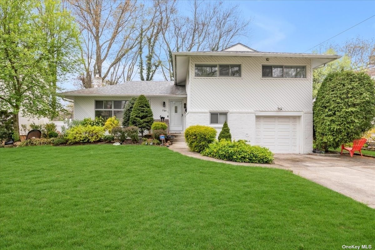 #1 photo, 794 Park Lane, ナッソー郡 East Meadow , NY 11554