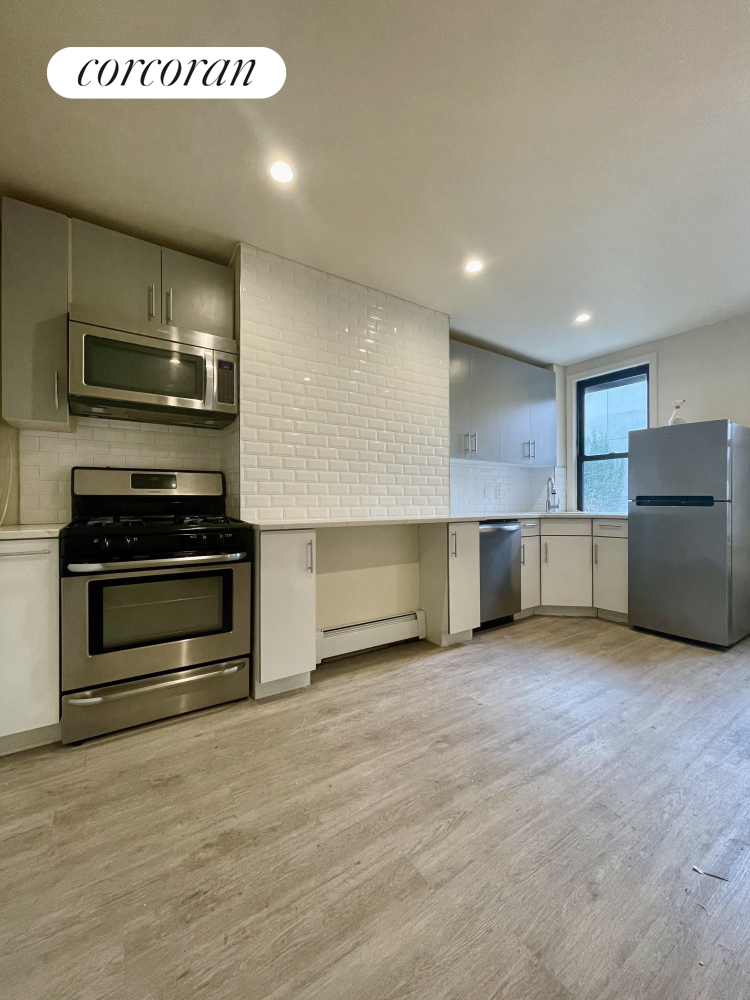 #1 photo, 381 GRAHAM Avenue, Brooklyn , NY 11211