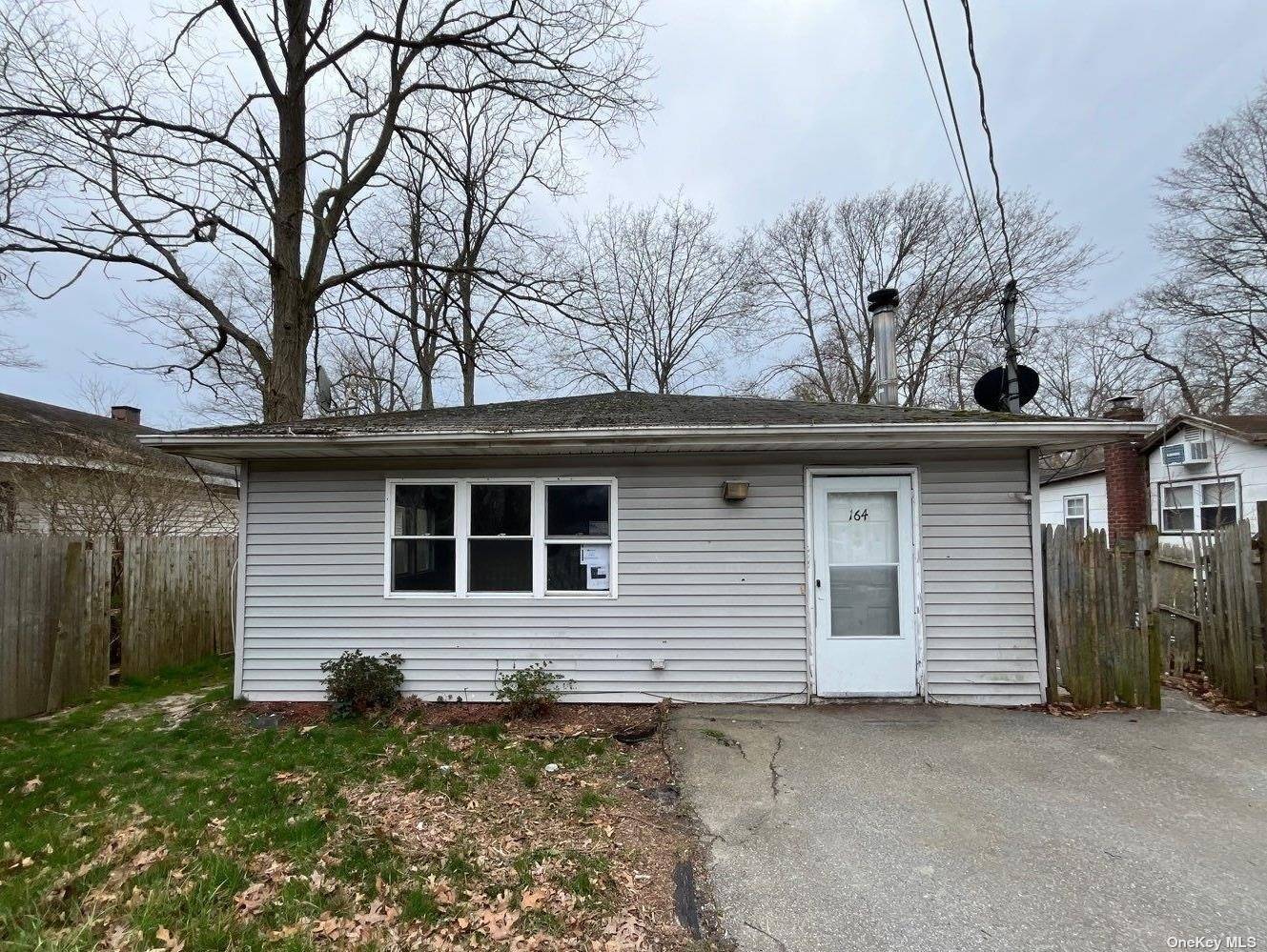 #1 photo, 164 Patchogue Avenue, 东长岛 Mastic , NY 11950