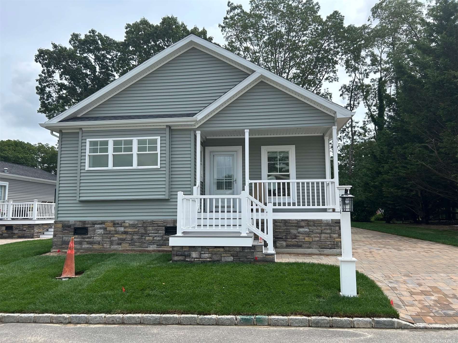 #1 photo, 1661-586 Old Country Road, Riverhead , NY 11901