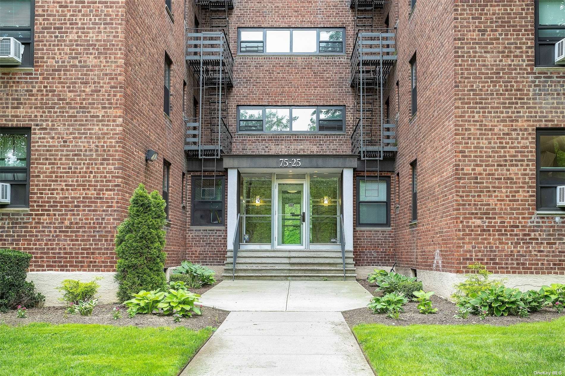 #1 photo, 75-25 210 Street, 皇后區 貝塞 Bayside , NY 11364