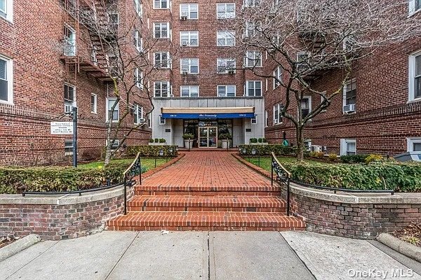 #1 photo, 106-15 Quenns Blvd, 皇后区 森林小丘 Forest Hills , NY 11375