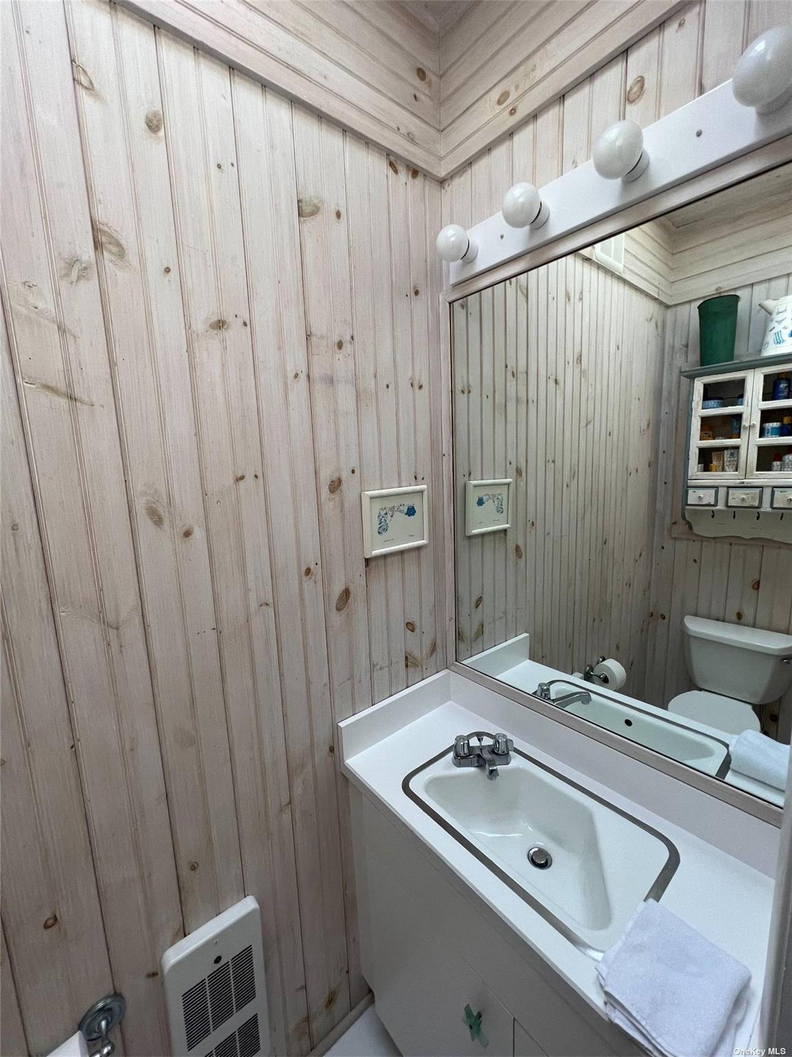 #10 photo, 50 Homesite Walk, Seaview , NY 11770