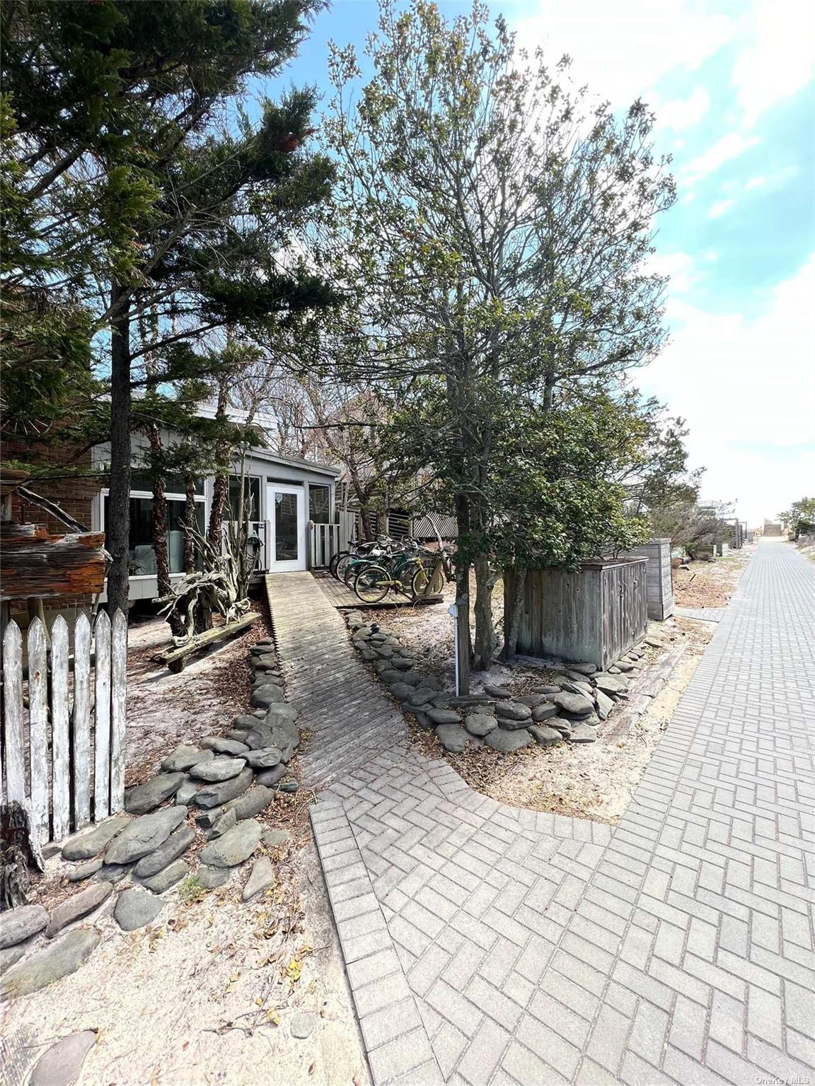 #16 photo, 50 Homesite Walk, Seaview , NY 11770