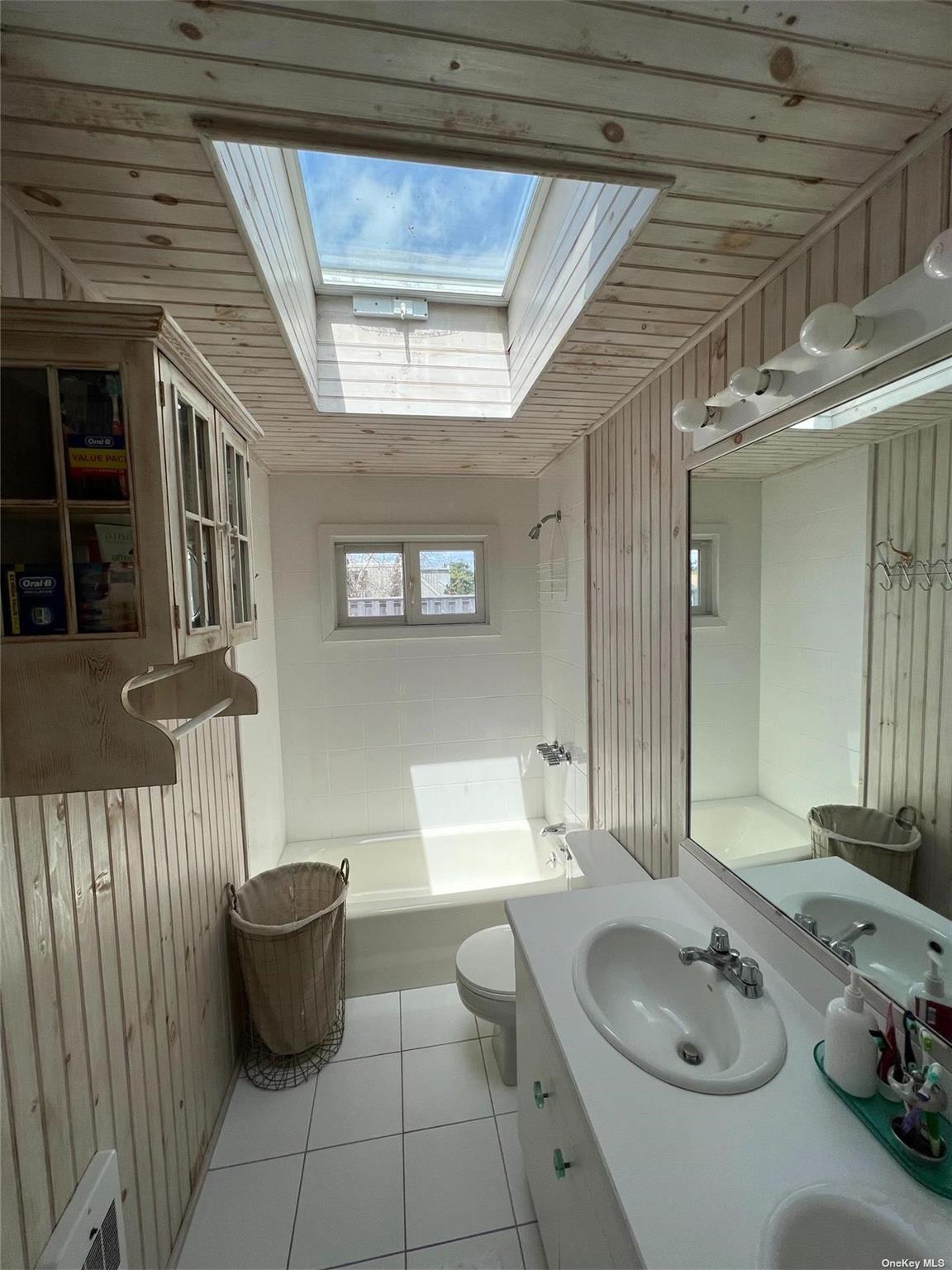 #8 photo, 50 Homesite Walk, Seaview , NY 11770