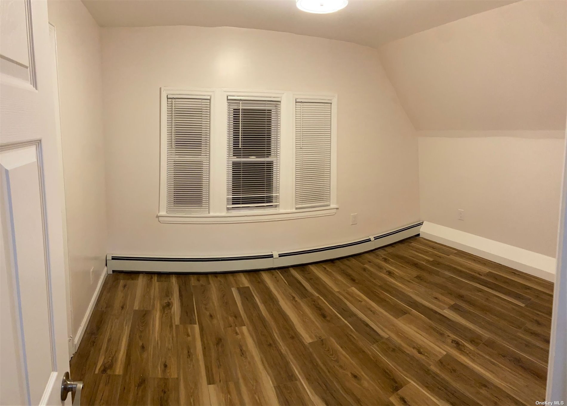 #1 photo, 69-17 Gouverneur Avenue, 皇后区 Far Rockaway , NY 11692