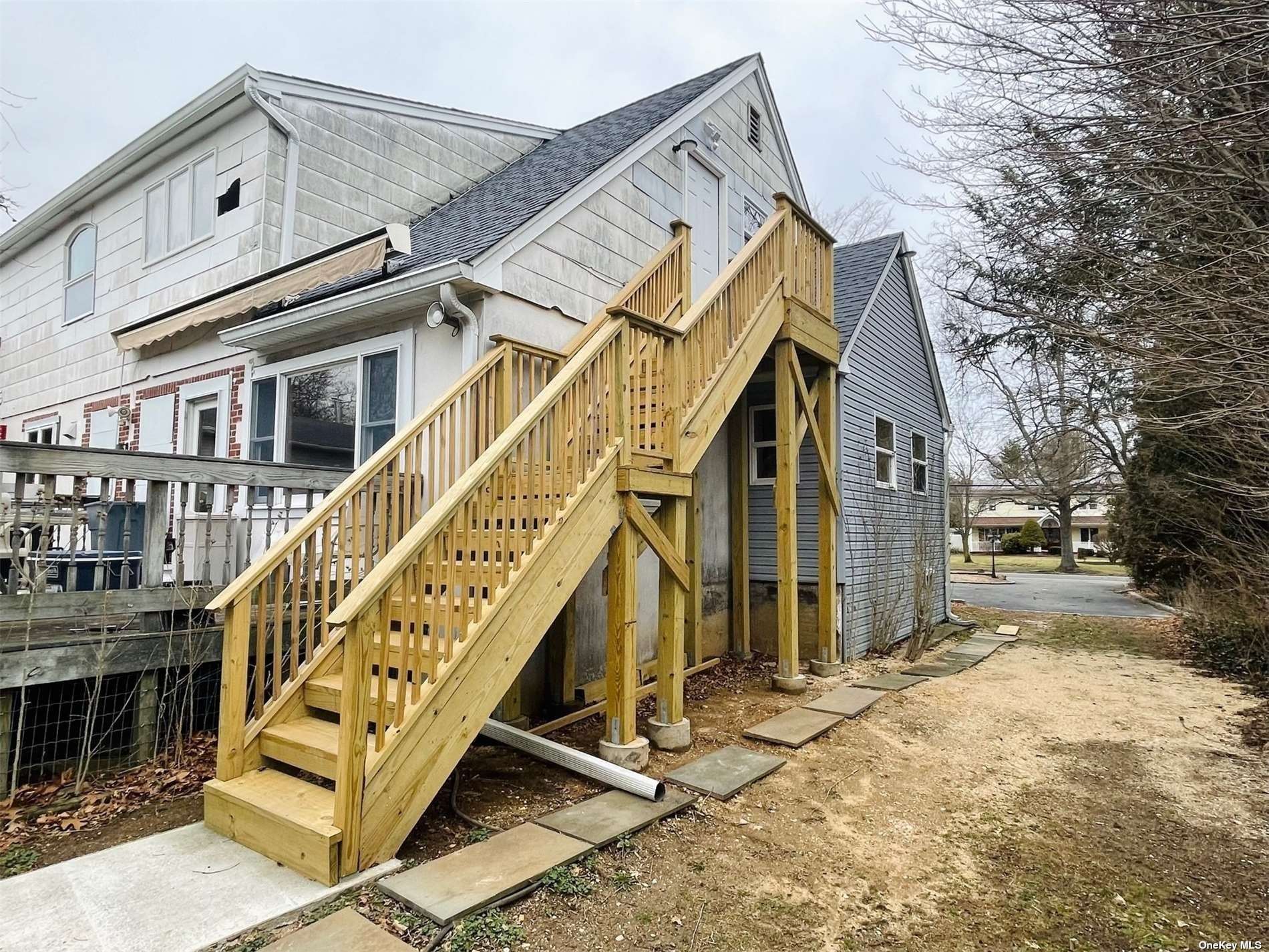 #1 photo, 110 Clay Pitts Road, 东长岛 Greenlawn , NY 11740