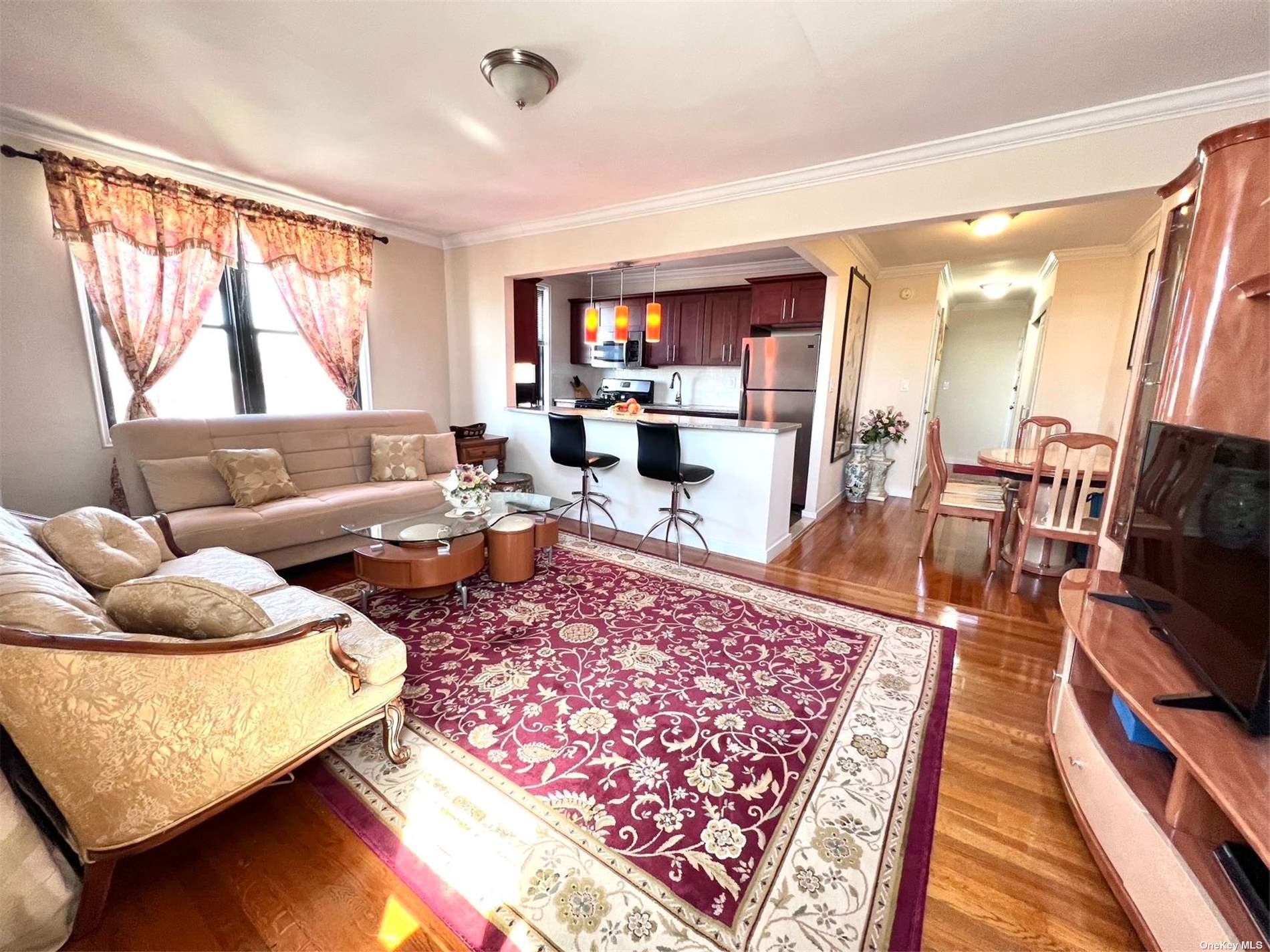 #1 photo, 150-10 71 Avenue, 皇后区 秋园 Kew Garden Hills , NY 11367